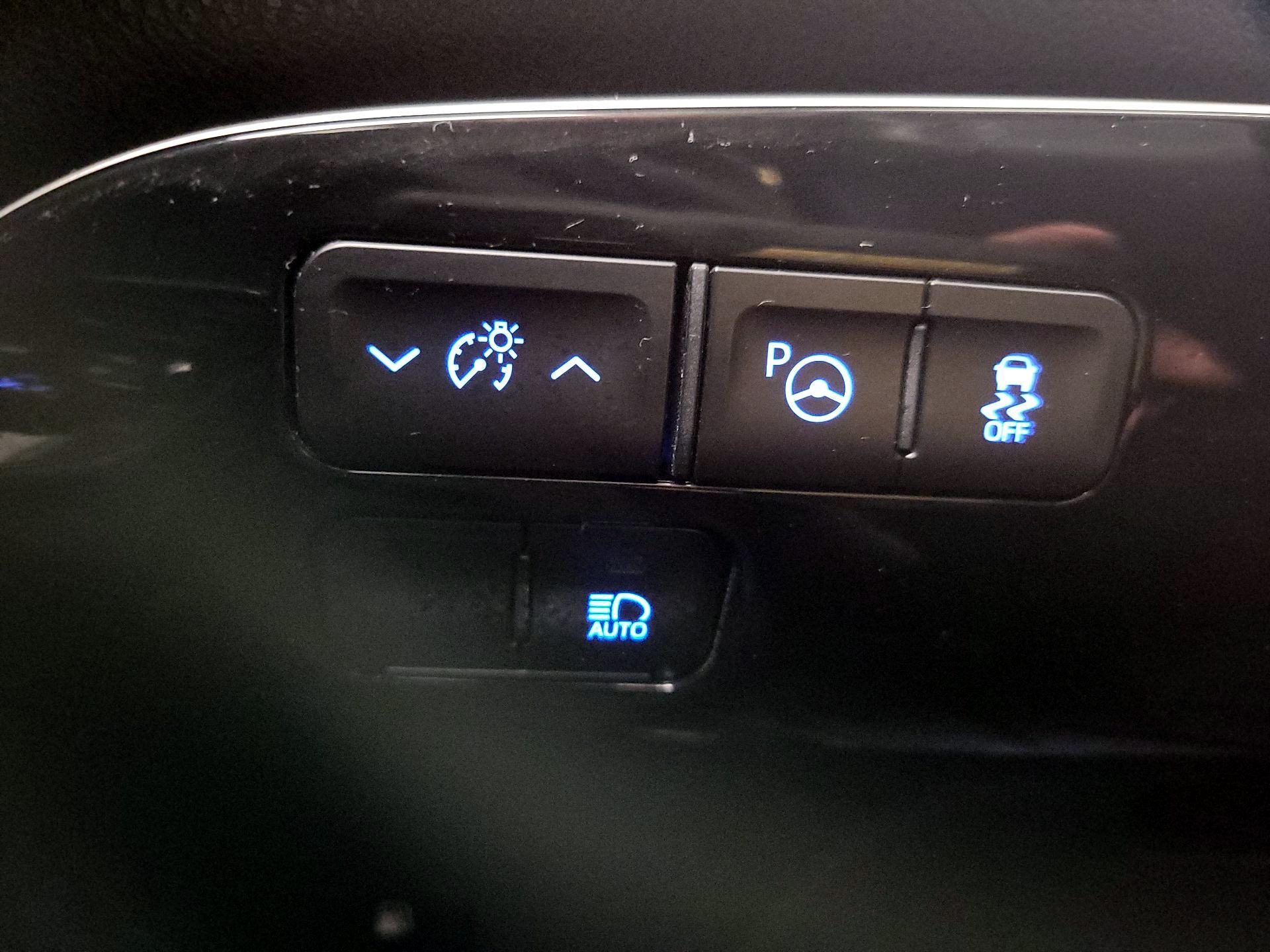 Thumbnail: 2021 Toyota Prius - 13