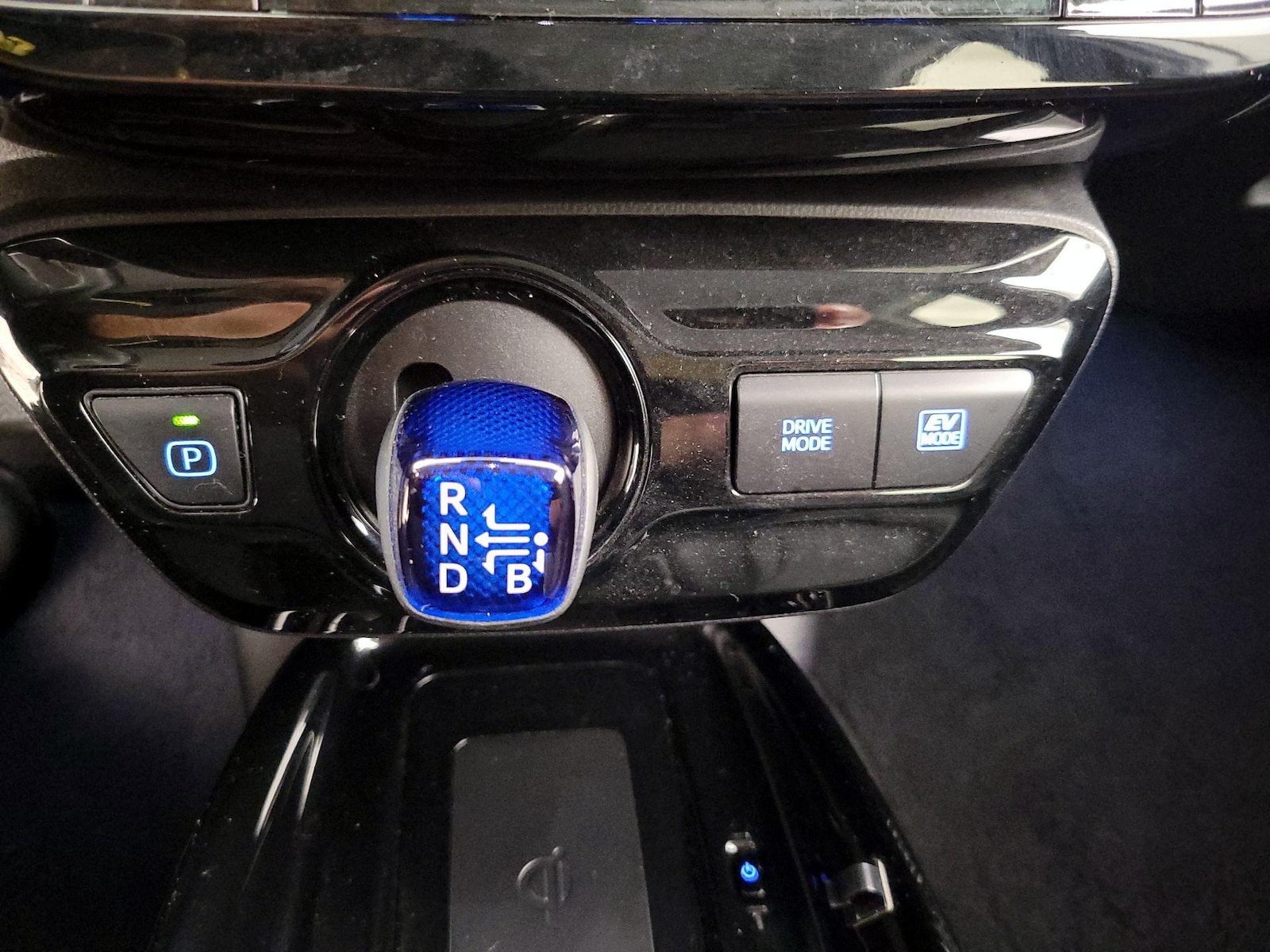 2021 Toyota Prius XLE - Photo 18