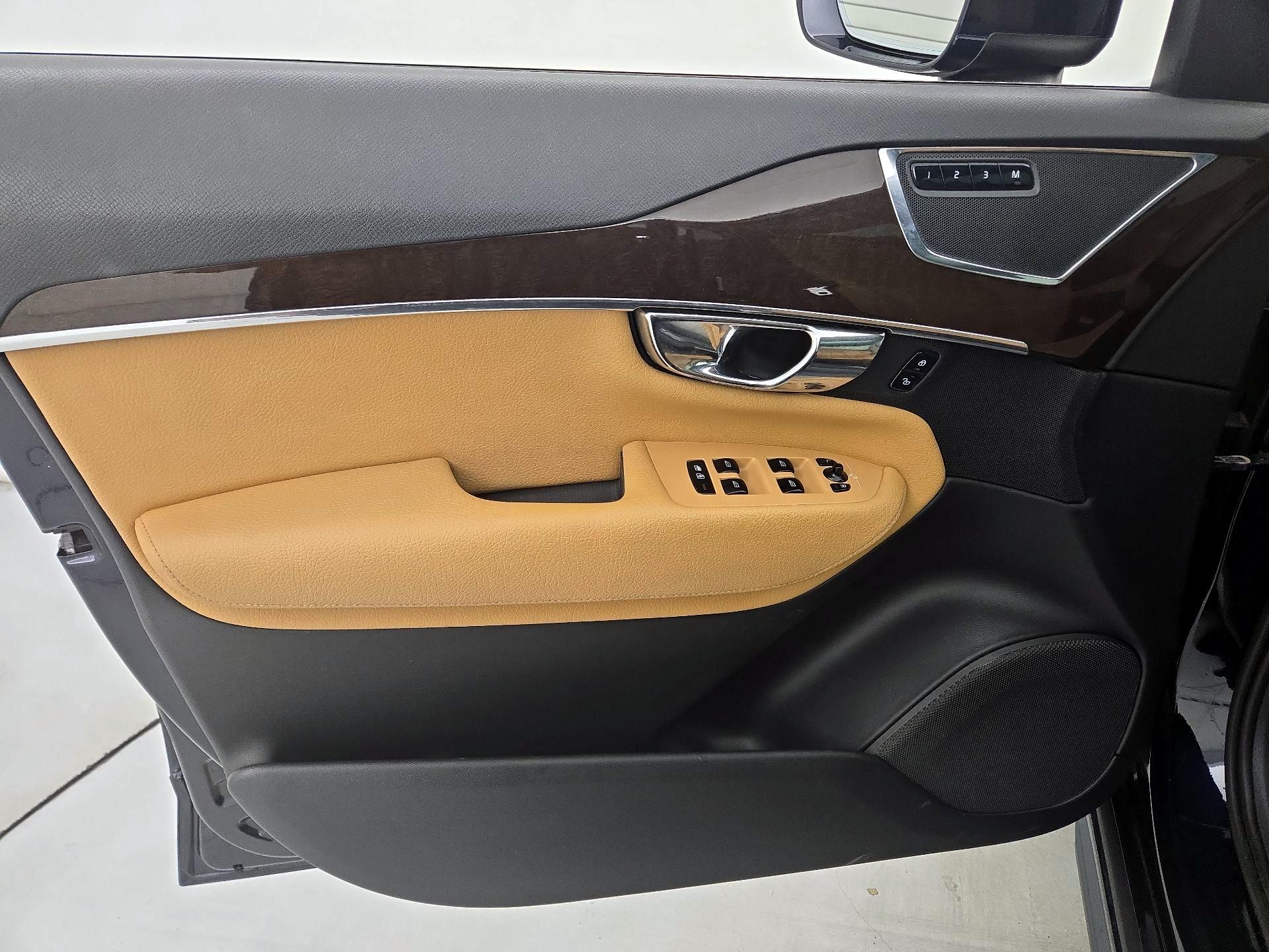 Thumbnail: 2016 Volvo XC90 - 12