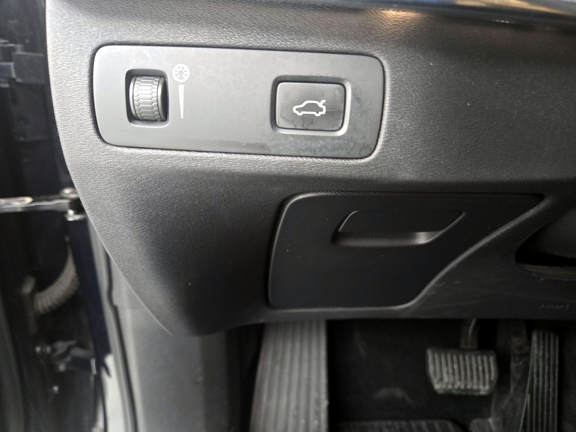 Thumbnail: 2016 Volvo XC90 - 13