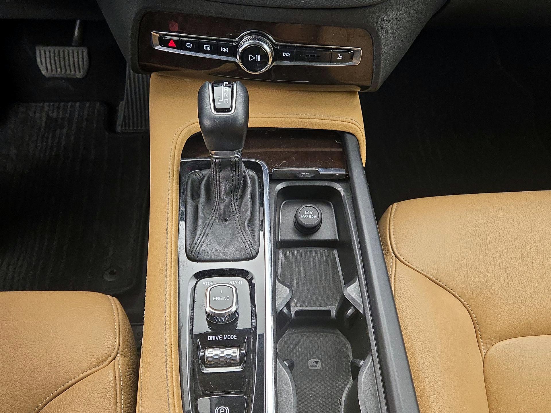 Thumbnail: 2016 Volvo XC90 - 17