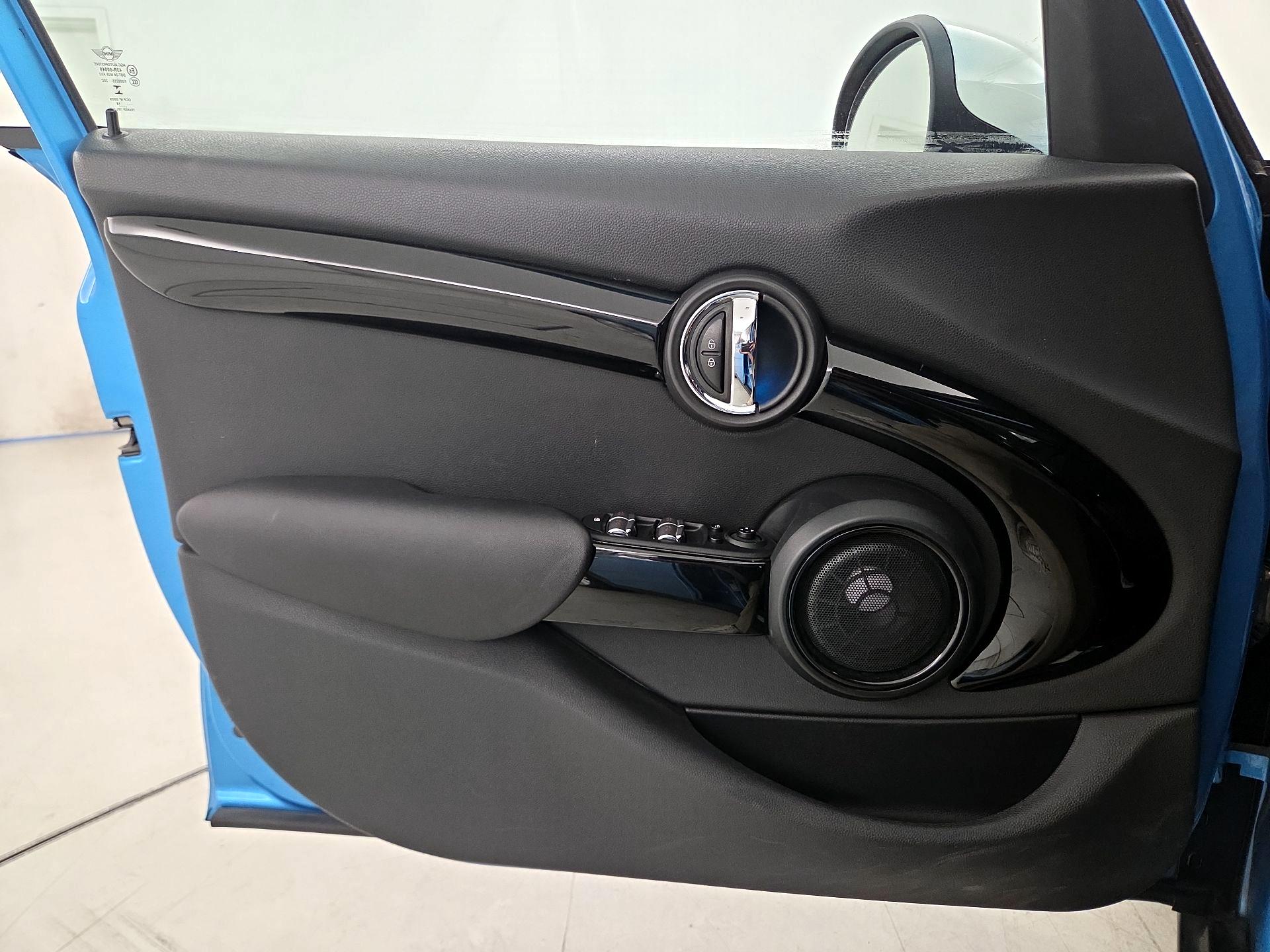 Thumbnail: 2019 MINI Cooper Hardtop - 12