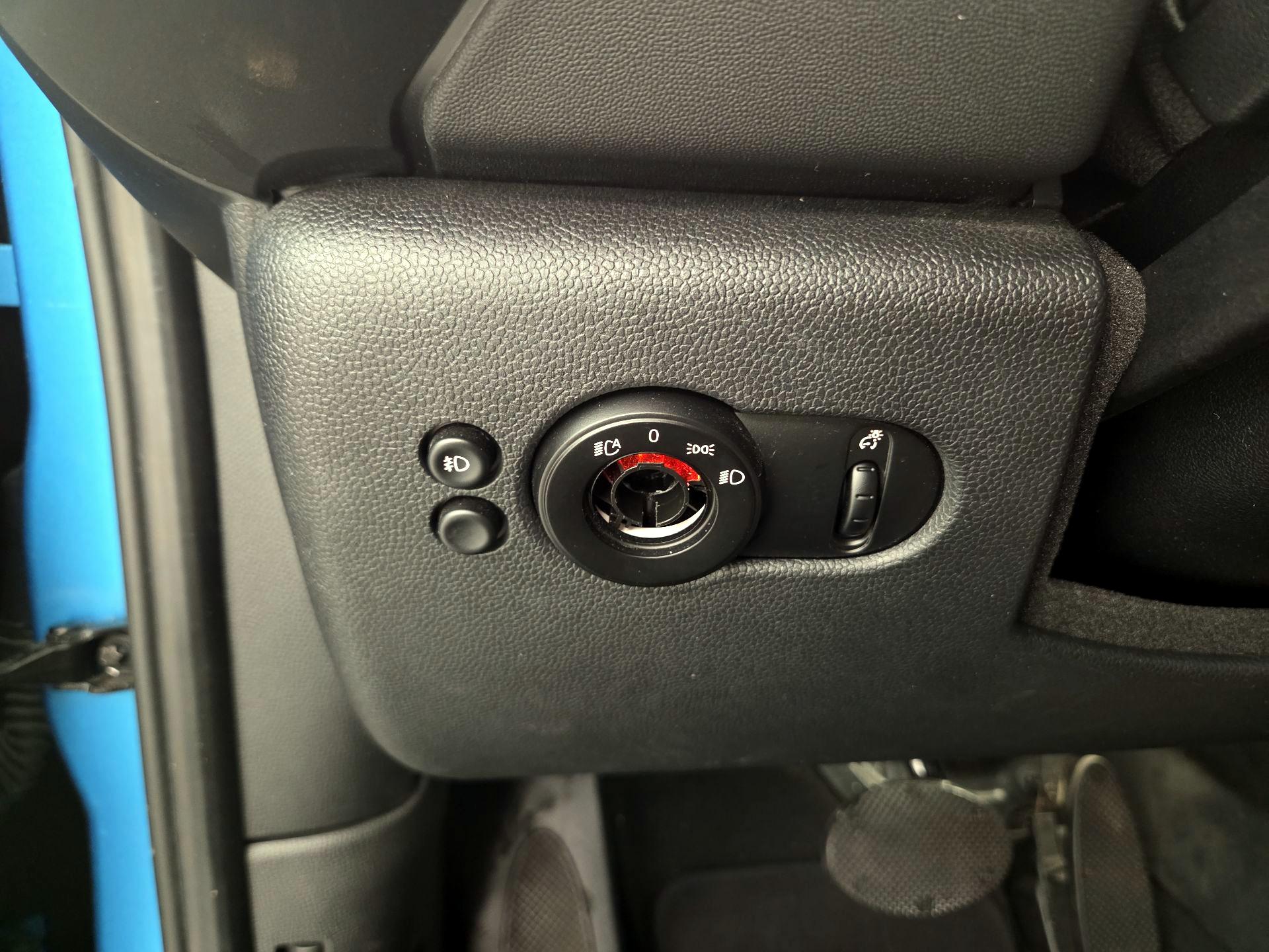 Thumbnail: 2019 MINI Cooper Hardtop - 13