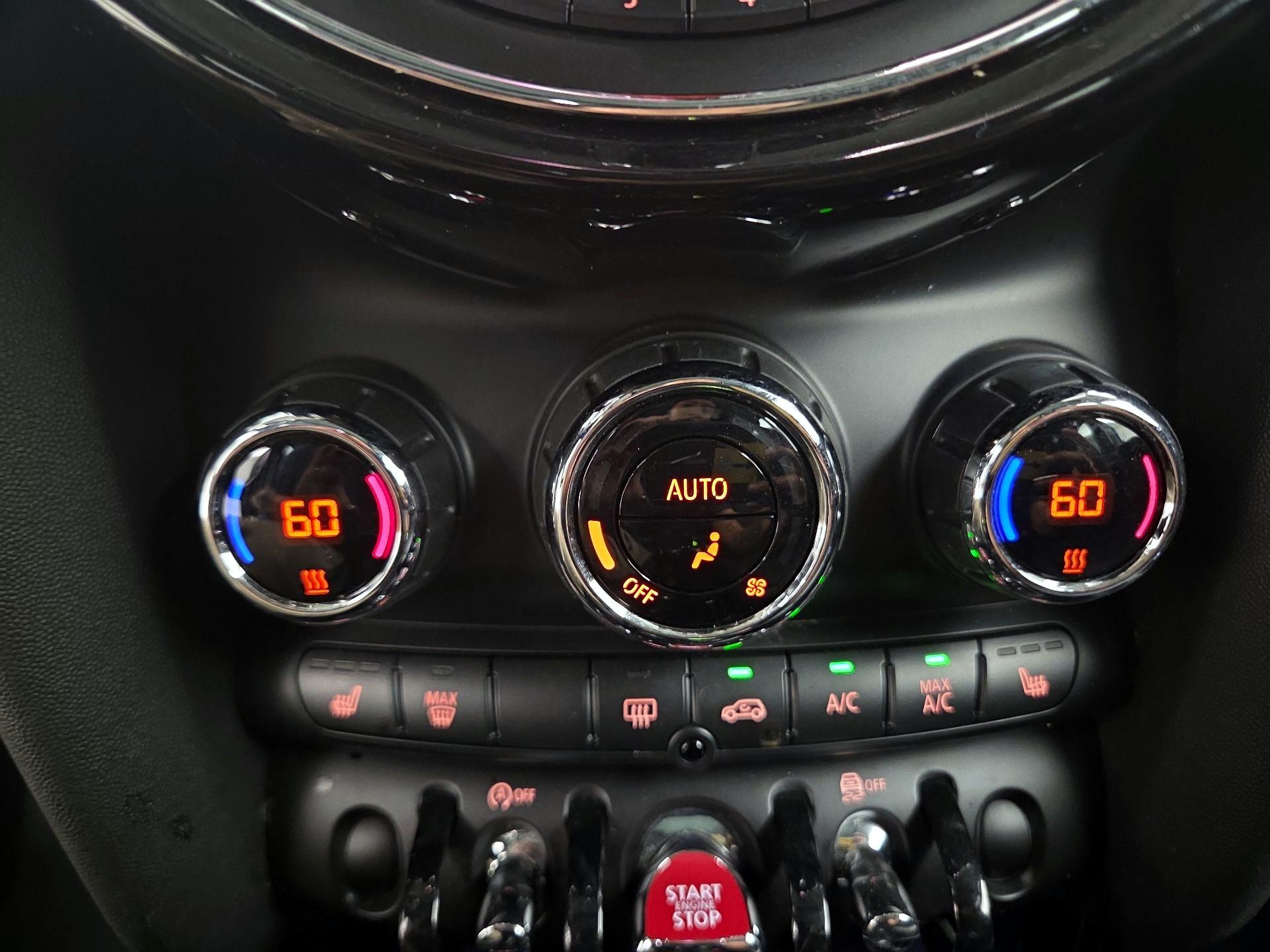 Thumbnail: 2019 MINI Cooper Hardtop - 17