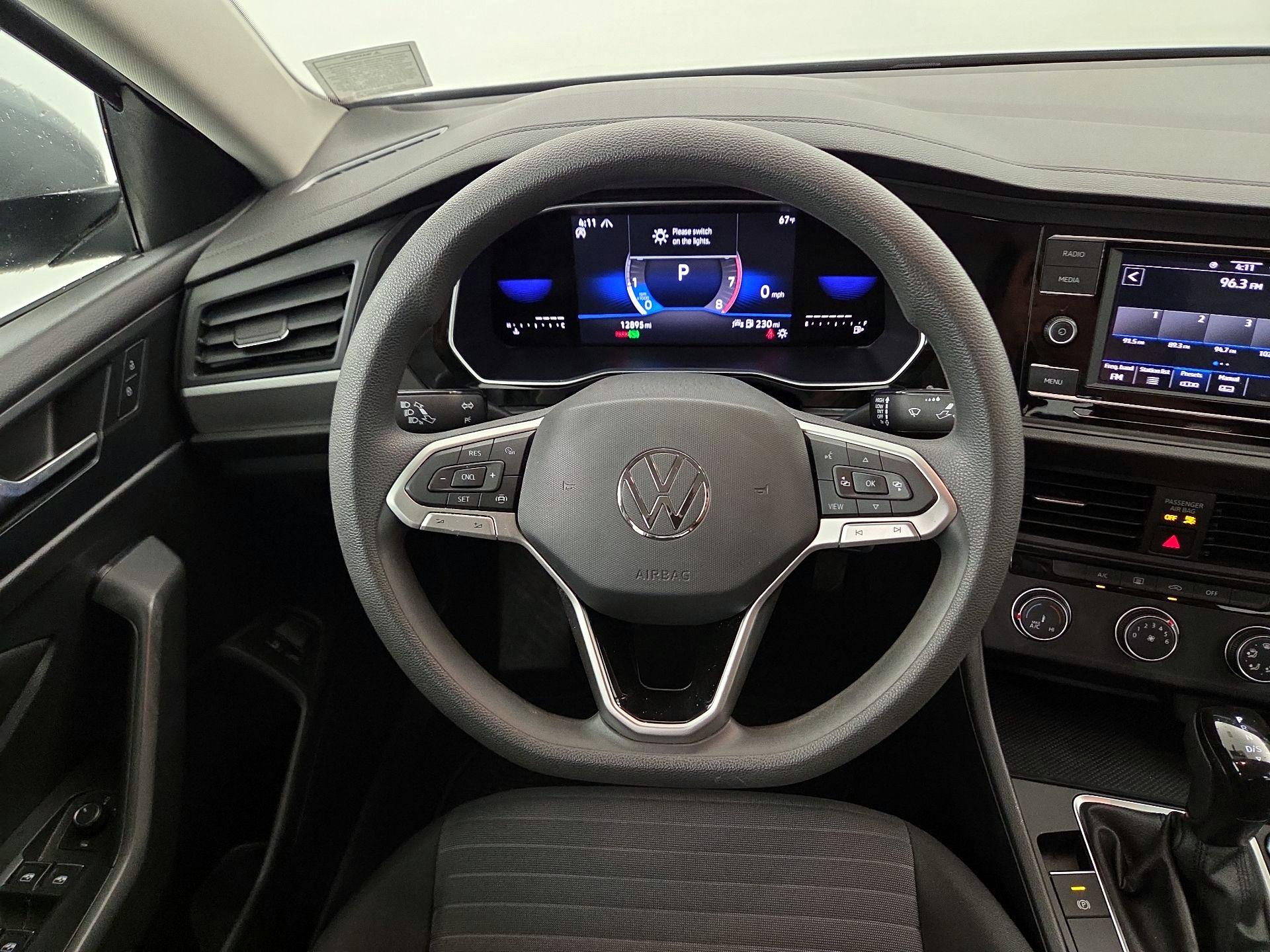 Thumbnail: 2022 Volkswagen Jetta - 10