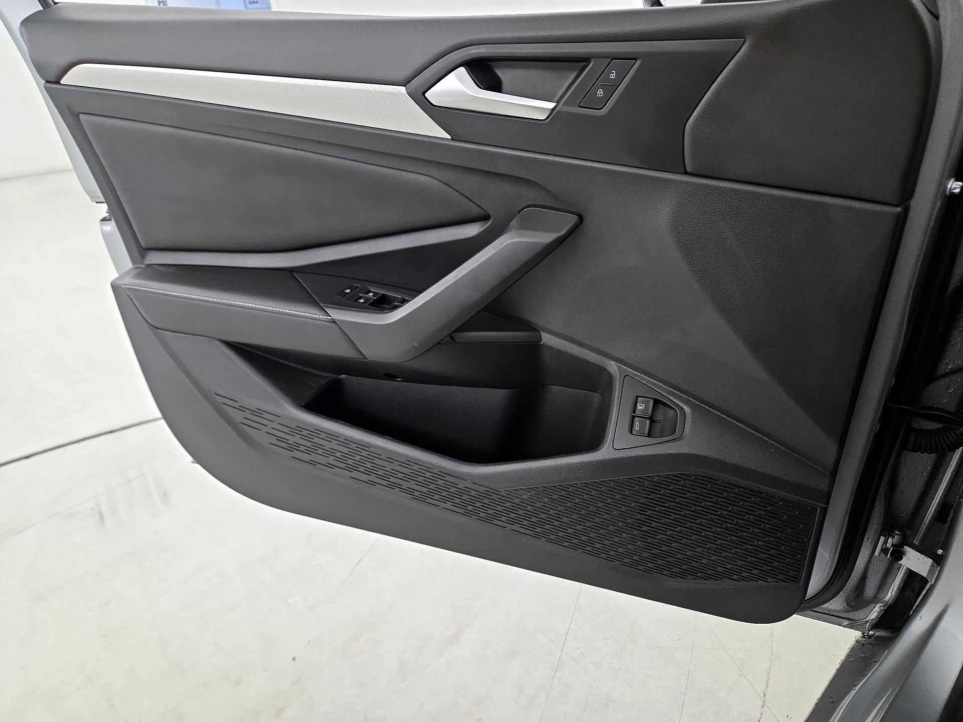 Thumbnail: 2022 Volkswagen Jetta - 12