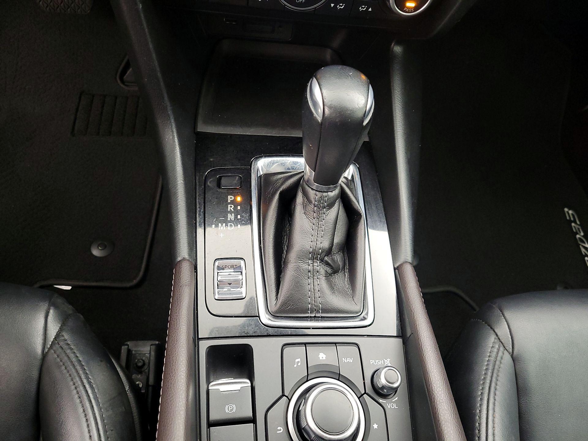 Thumbnail: 2018 Mazda Mazda3 - 17