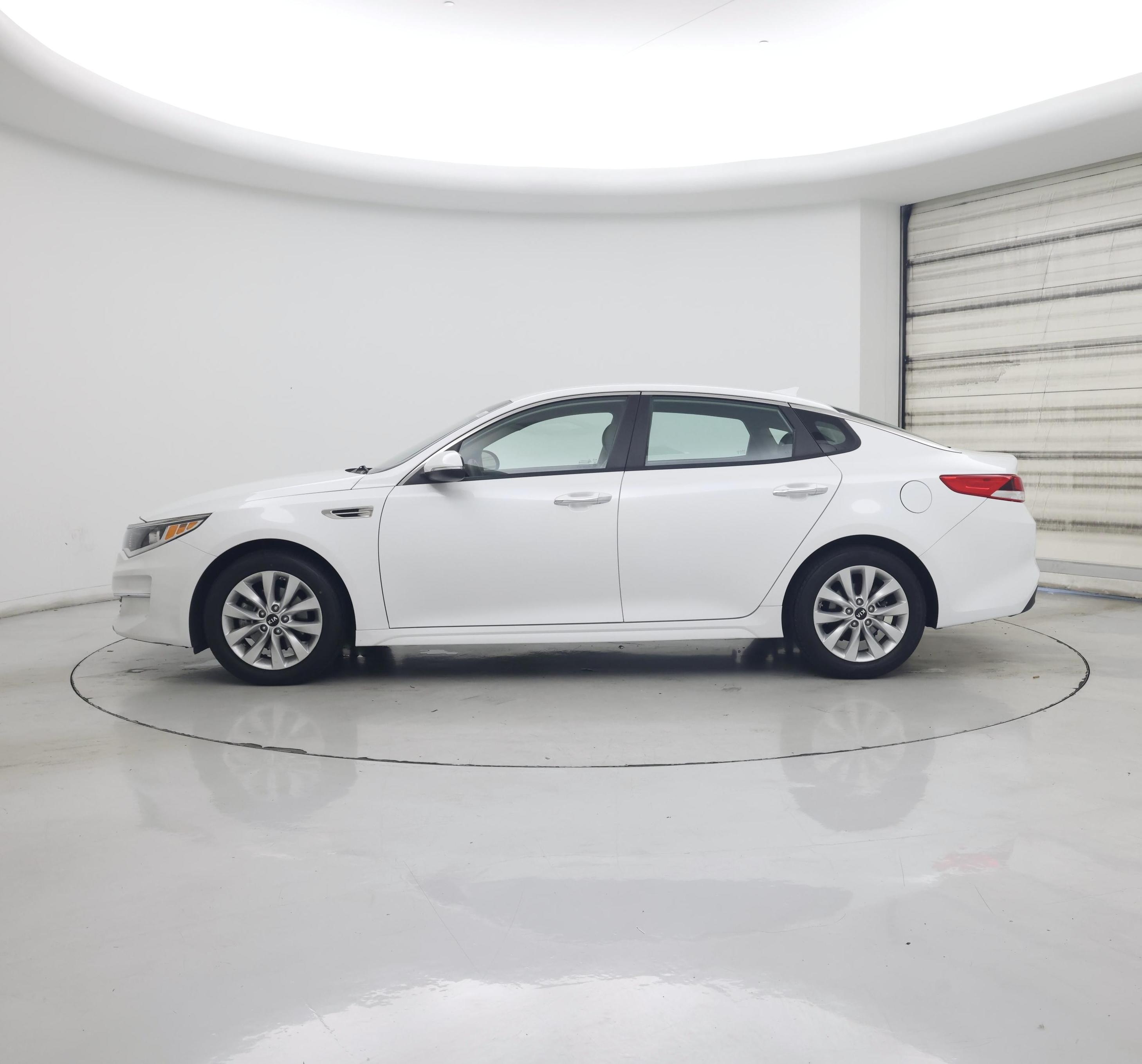 Thumbnail: 2018 Kia Optima - 3