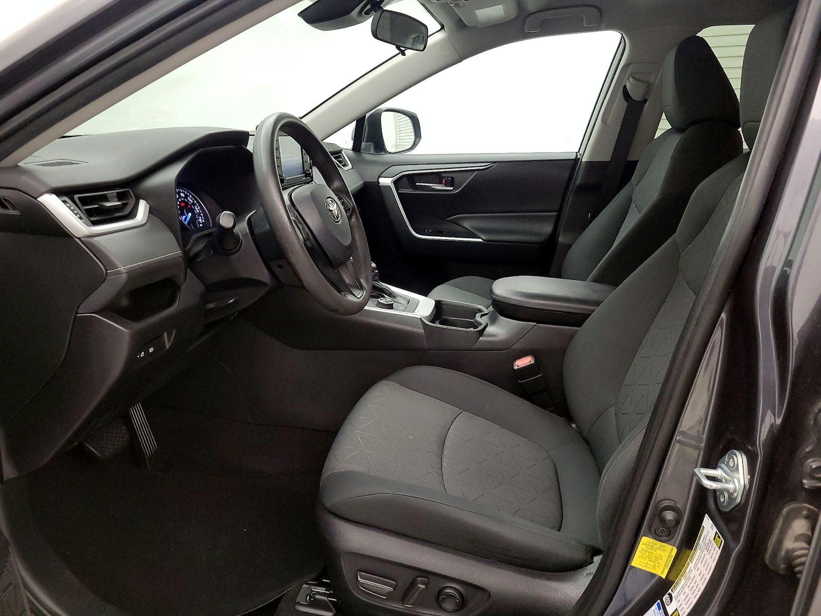 2021 Toyota RAV4 XLE - Photo 12