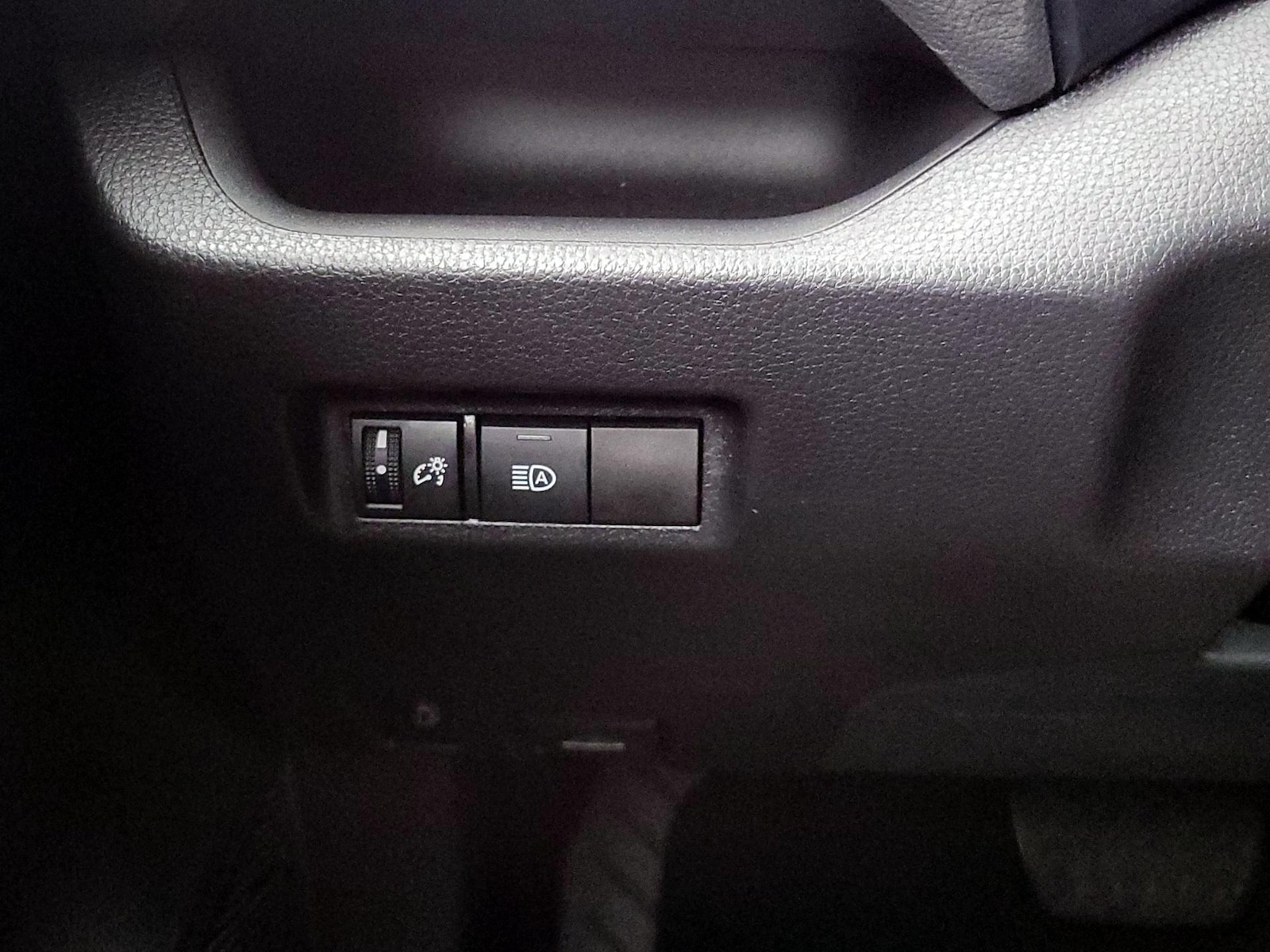 2021 Toyota RAV4 XLE - Photo 14