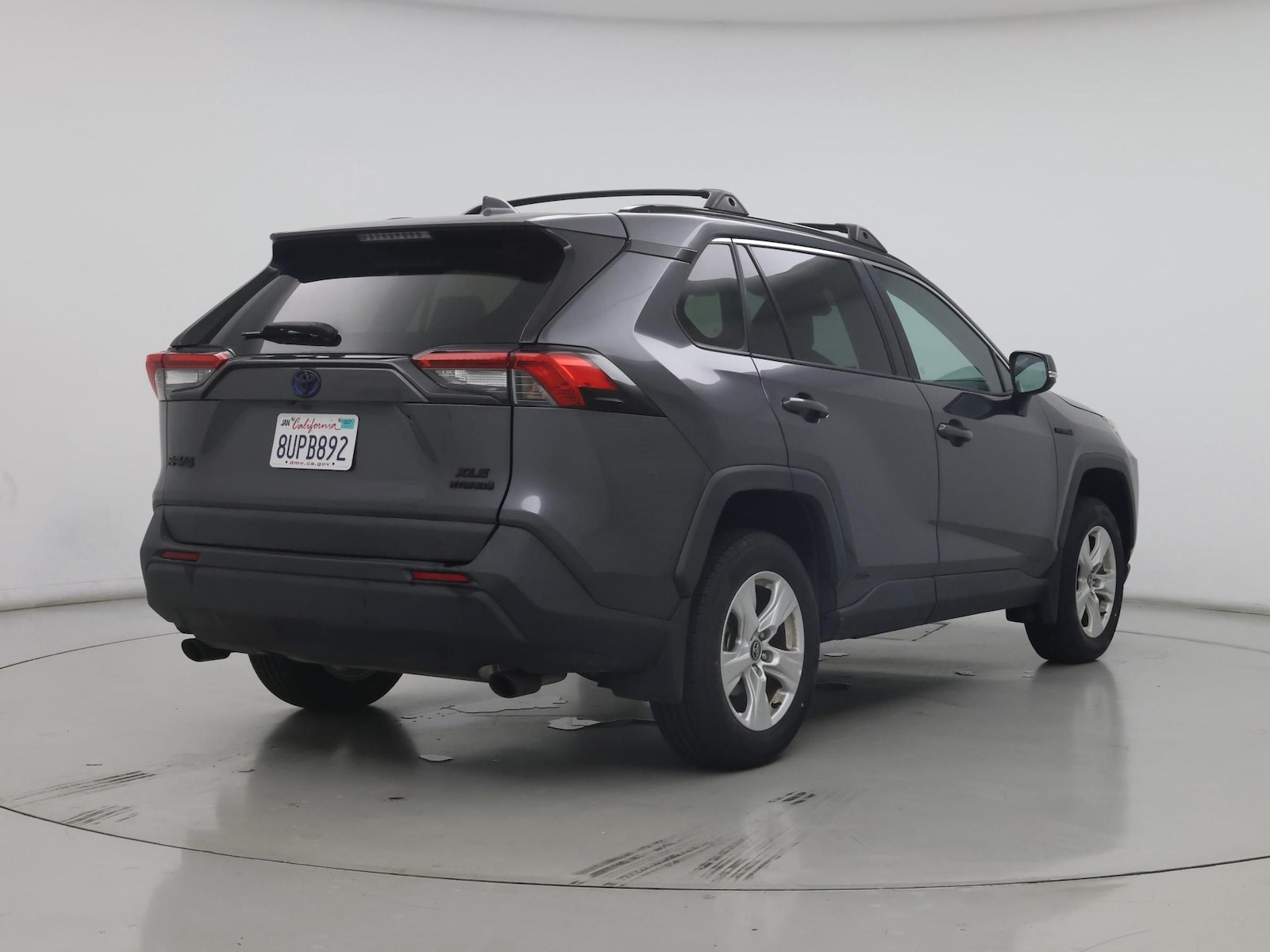 2021 Toyota RAV4 XLE - Photo 9
