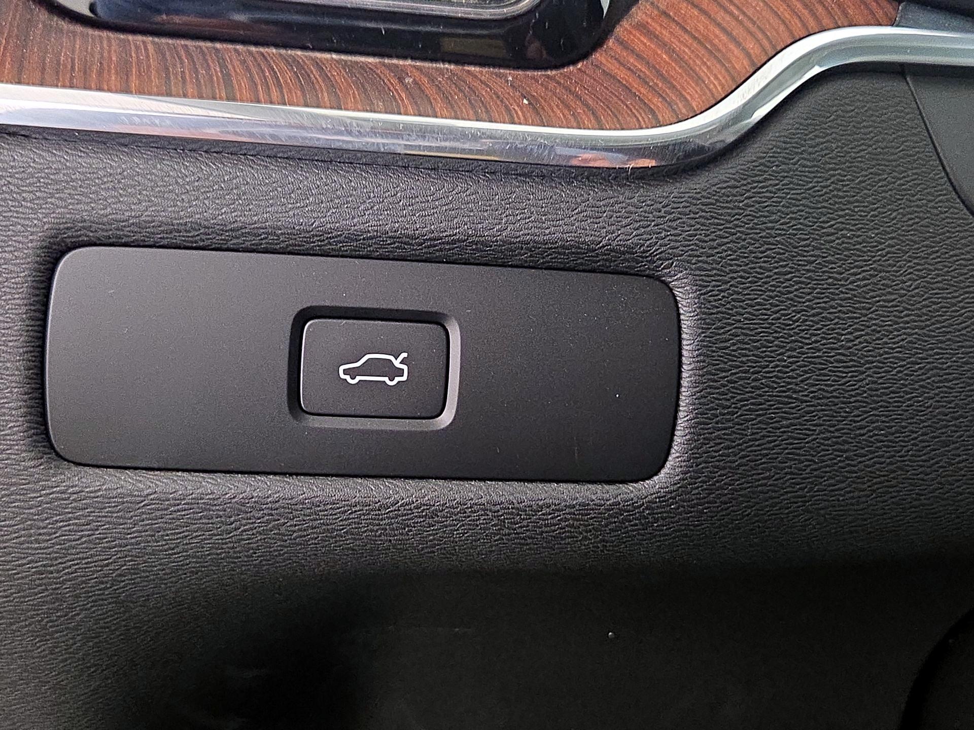 Thumbnail: 2024 Volvo XC60 - 13