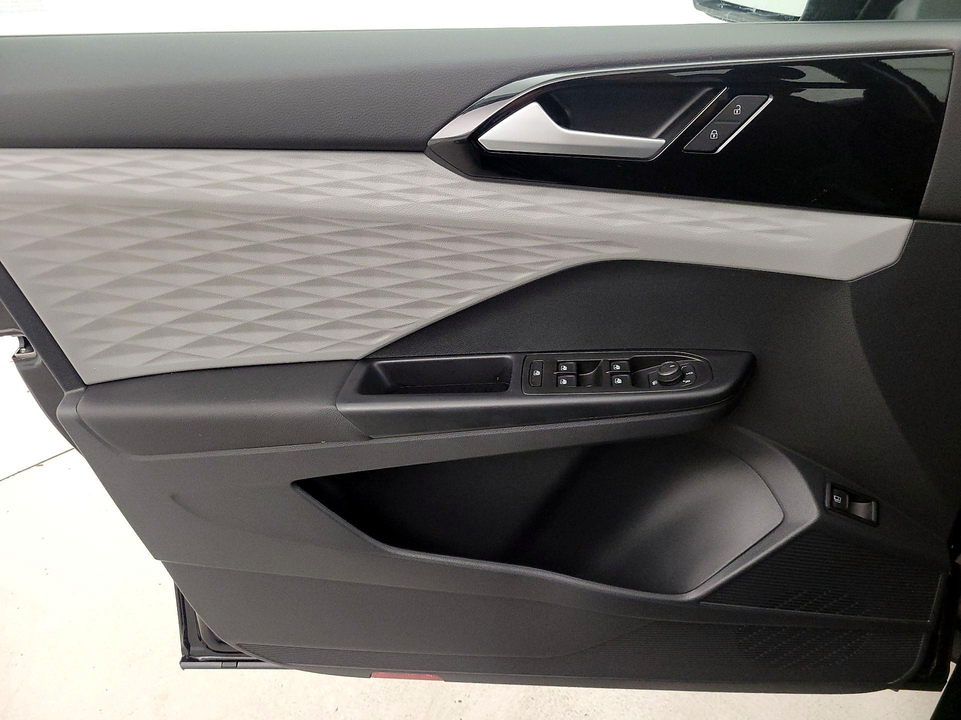 Thumbnail: 2023 Volkswagen Taos - 12
