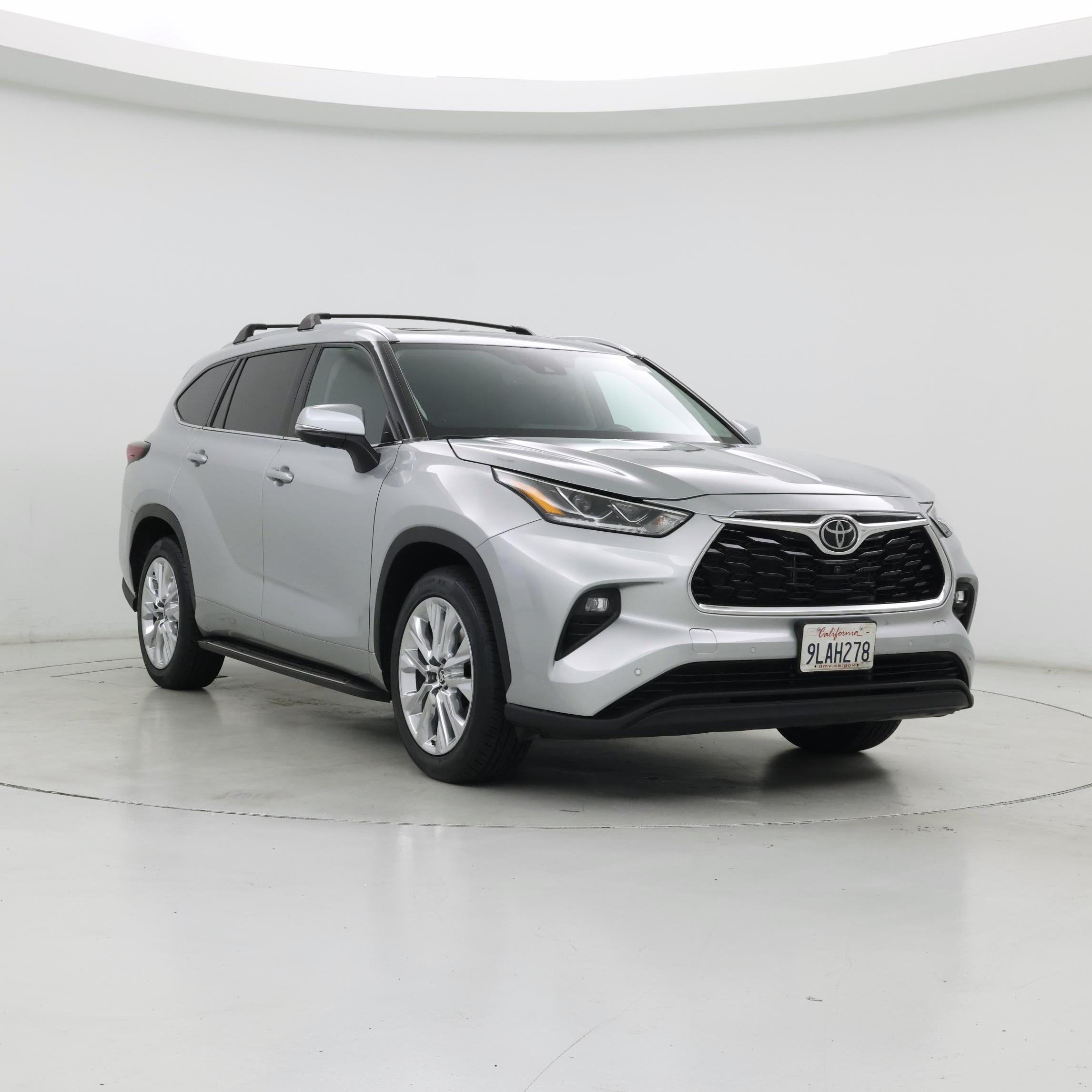 Silver 2024 Toyota Highlander SUV / Crossover Front-Wheel Drive Automatic