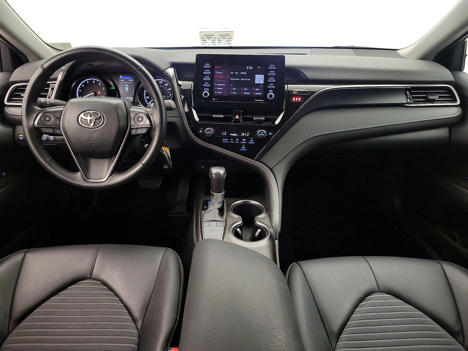 2024 Toyota Camry SE - Photo 10