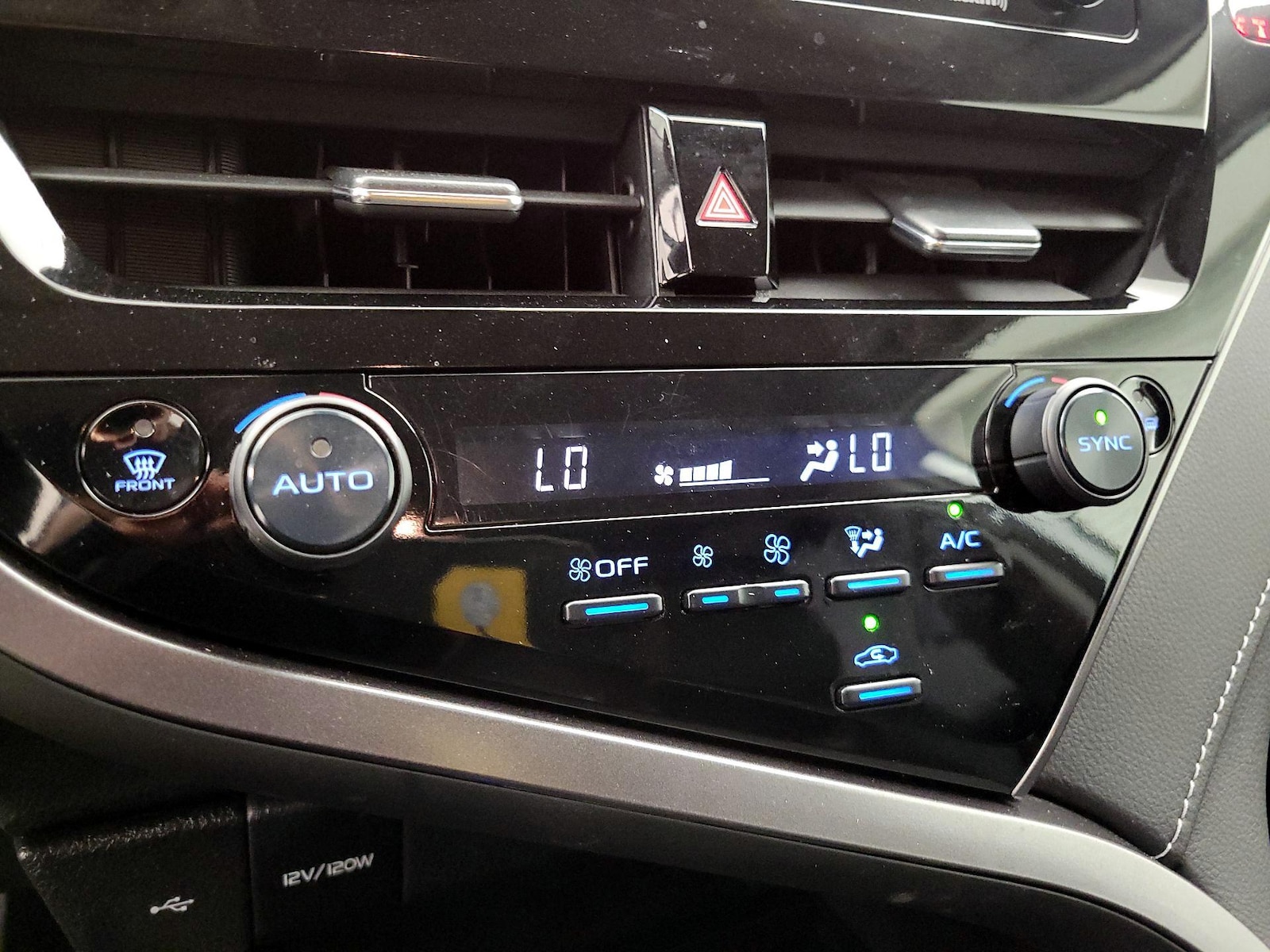 2024 Toyota Camry SE - Photo 17