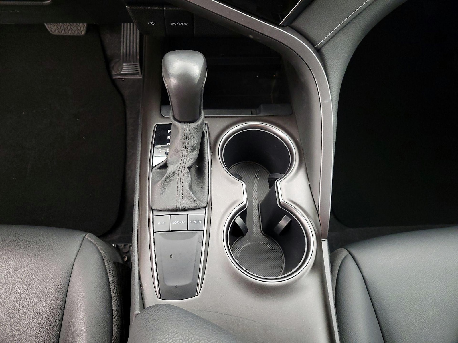 2024 Toyota Camry SE - Photo 18