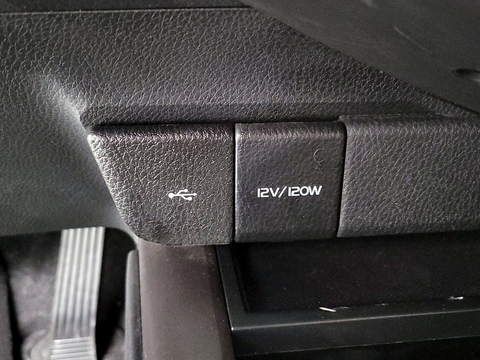 2024 Toyota Camry SE - Photo 19