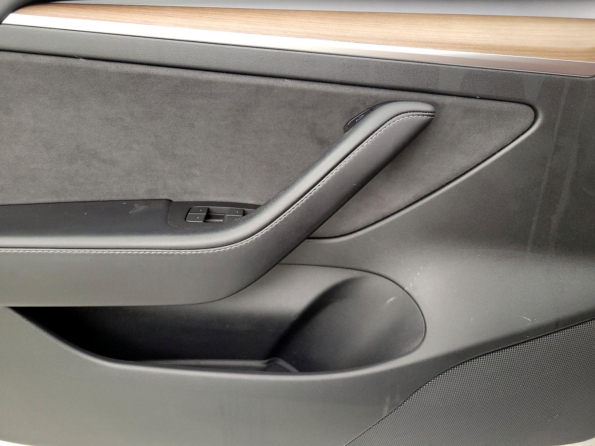 Thumbnail: 2022 Tesla Model 3 - 12