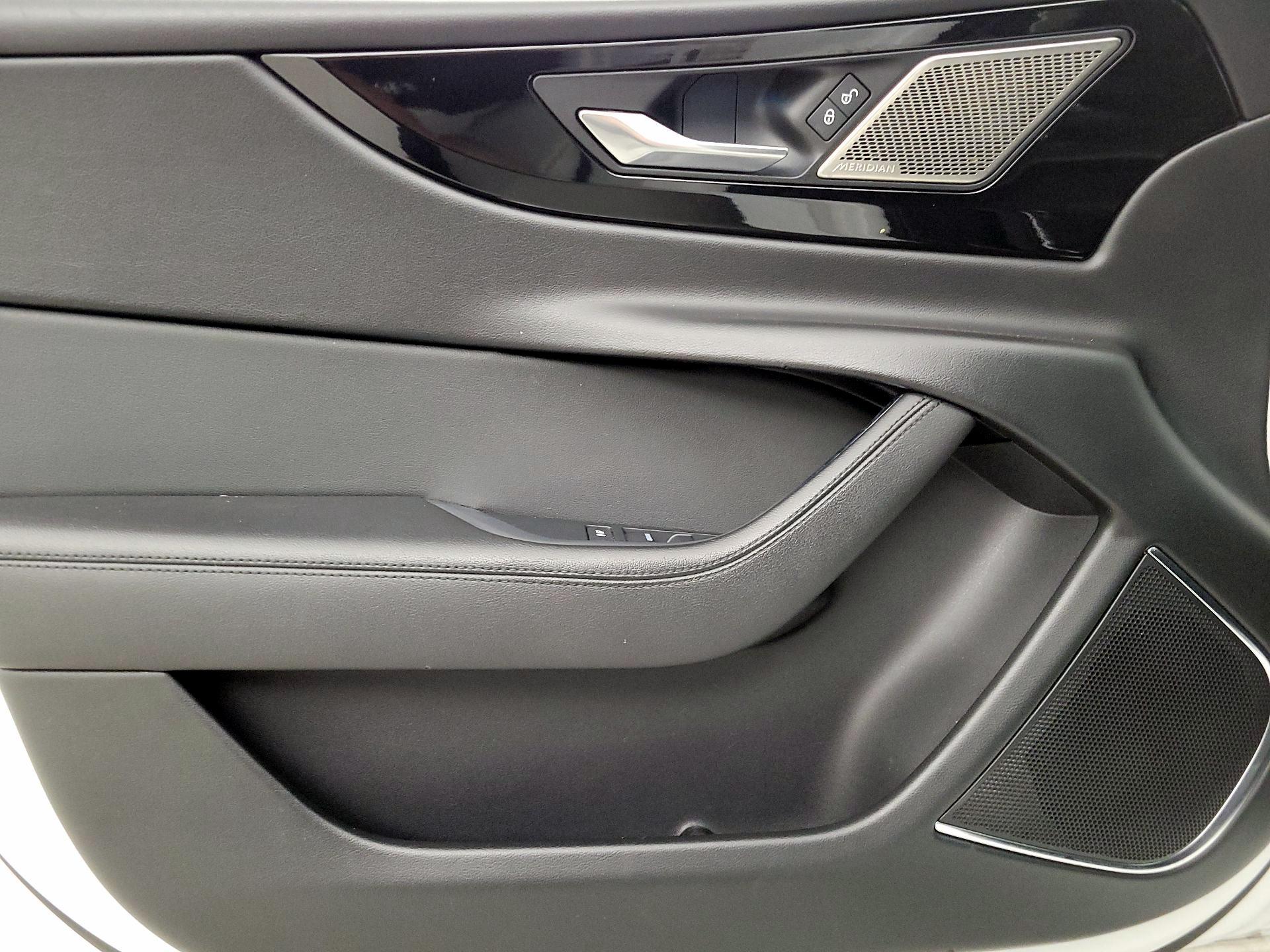 Thumbnail: 2020 Jaguar XE - 12