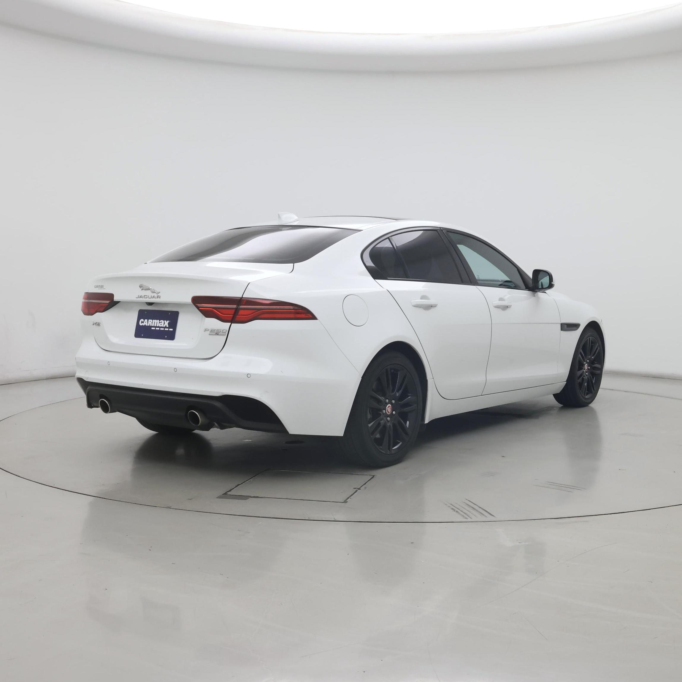 Thumbnail: 2020 Jaguar XE - 8