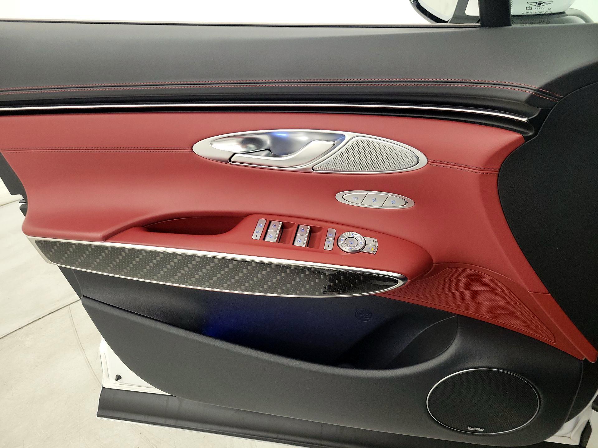Thumbnail: 2022 Genesis GV70 - 12