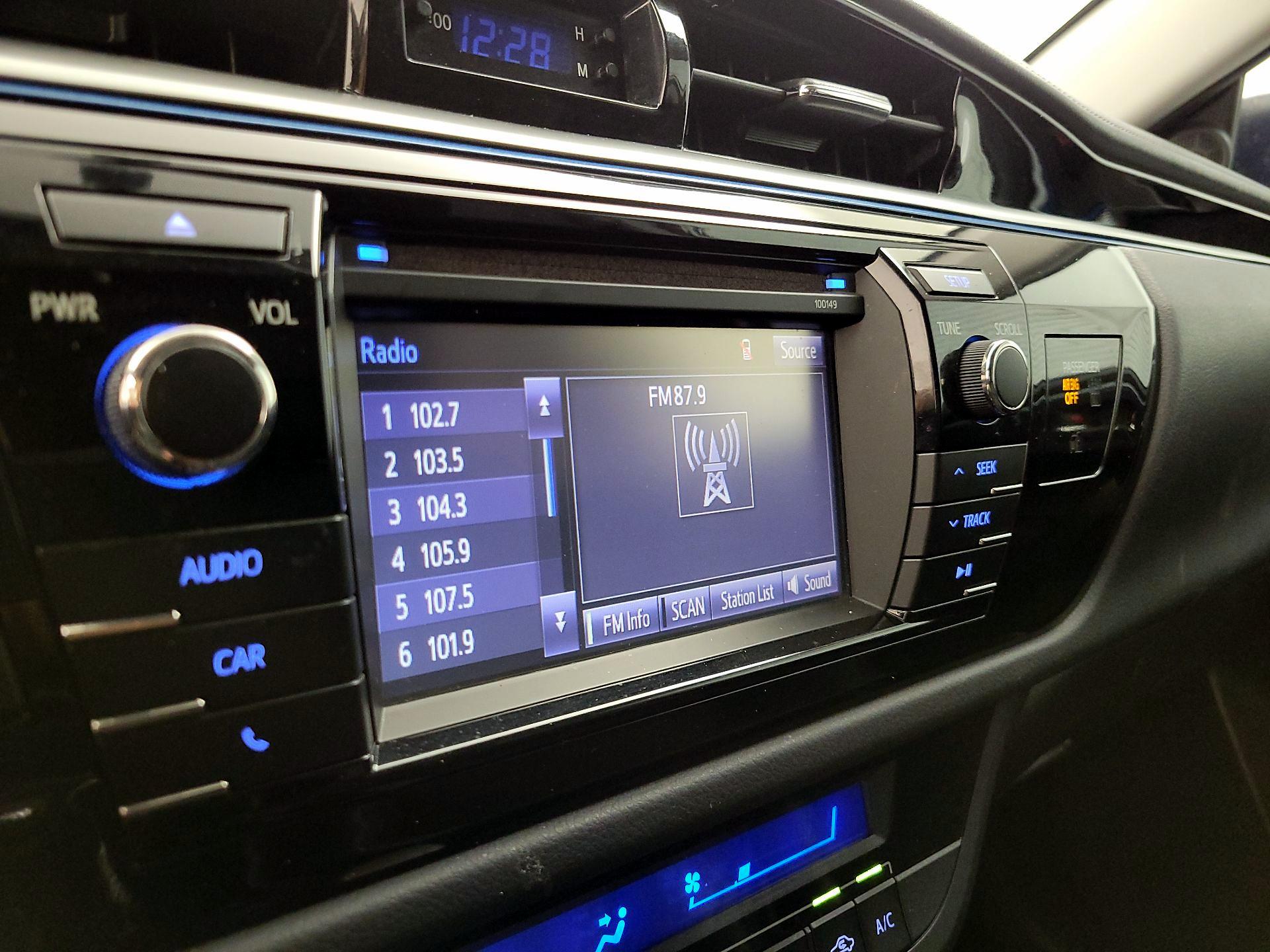 Thumbnail: 2015 Toyota Corolla - 15