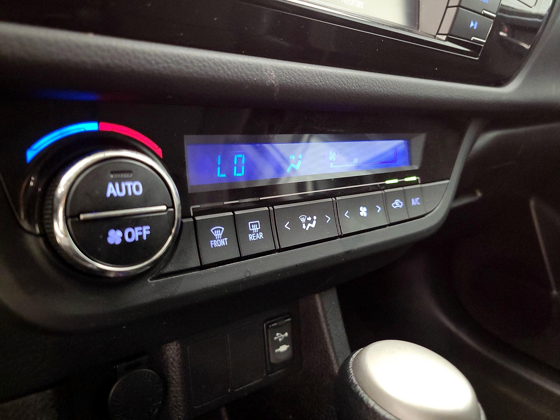 Thumbnail: 2015 Toyota Corolla - 16