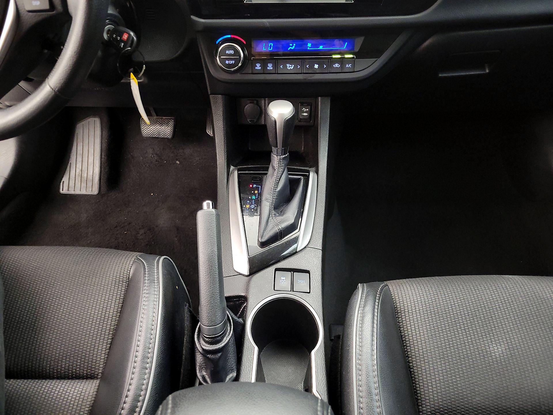 Thumbnail: 2015 Toyota Corolla - 17