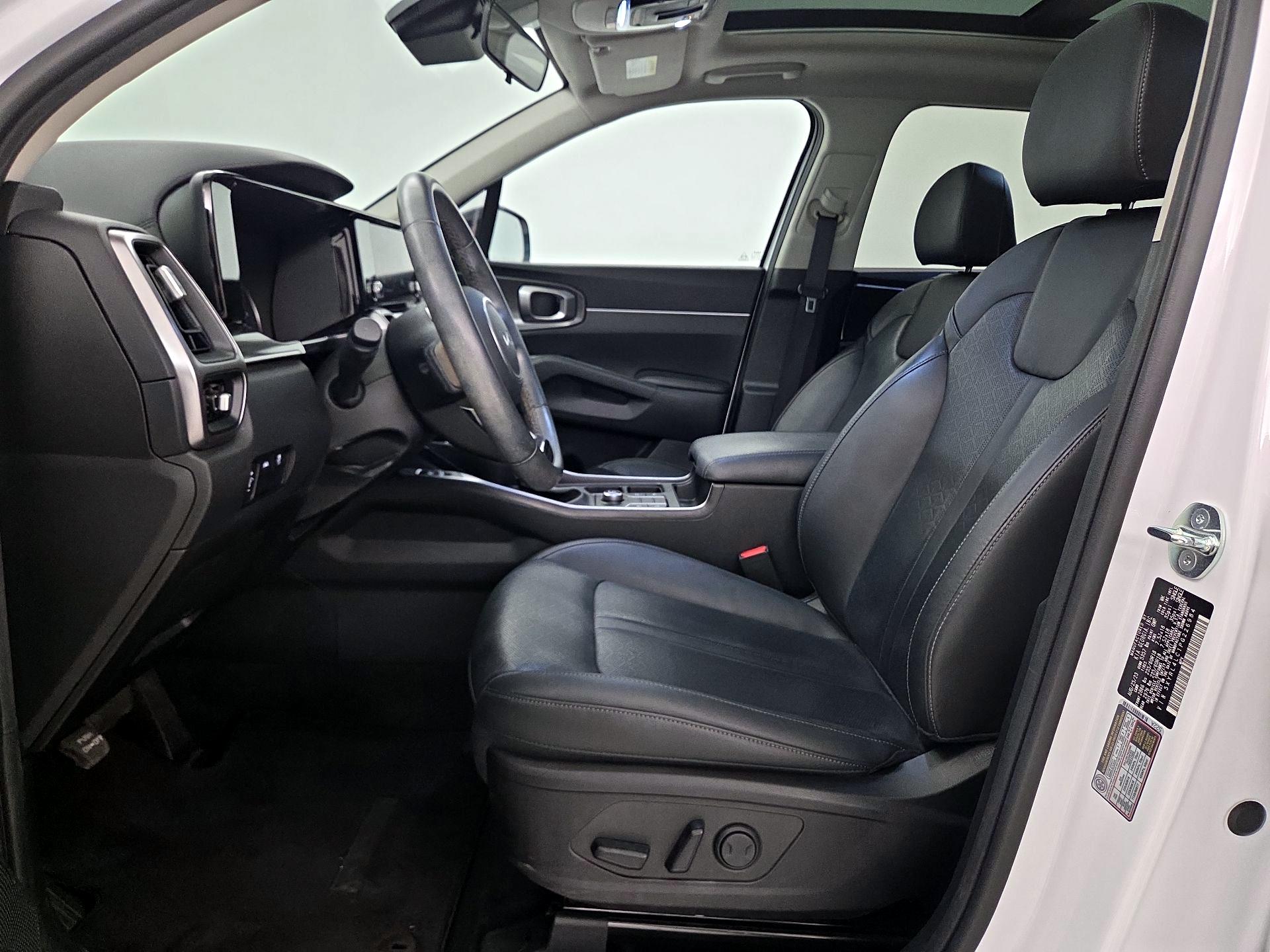Thumbnail: 2023 Kia Sorento - 11