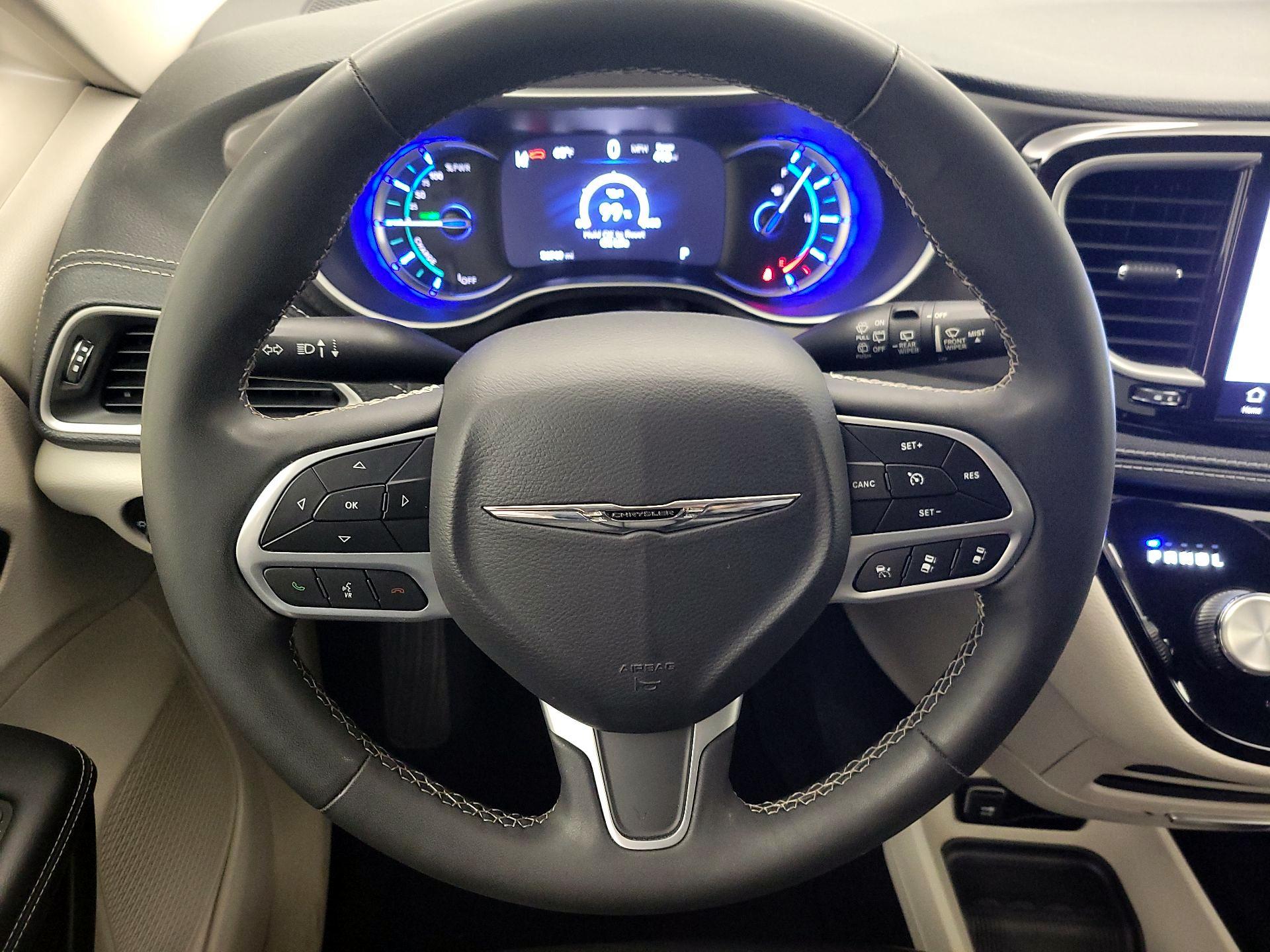 Thumbnail: 2023 Chrysler Pacifica - 10