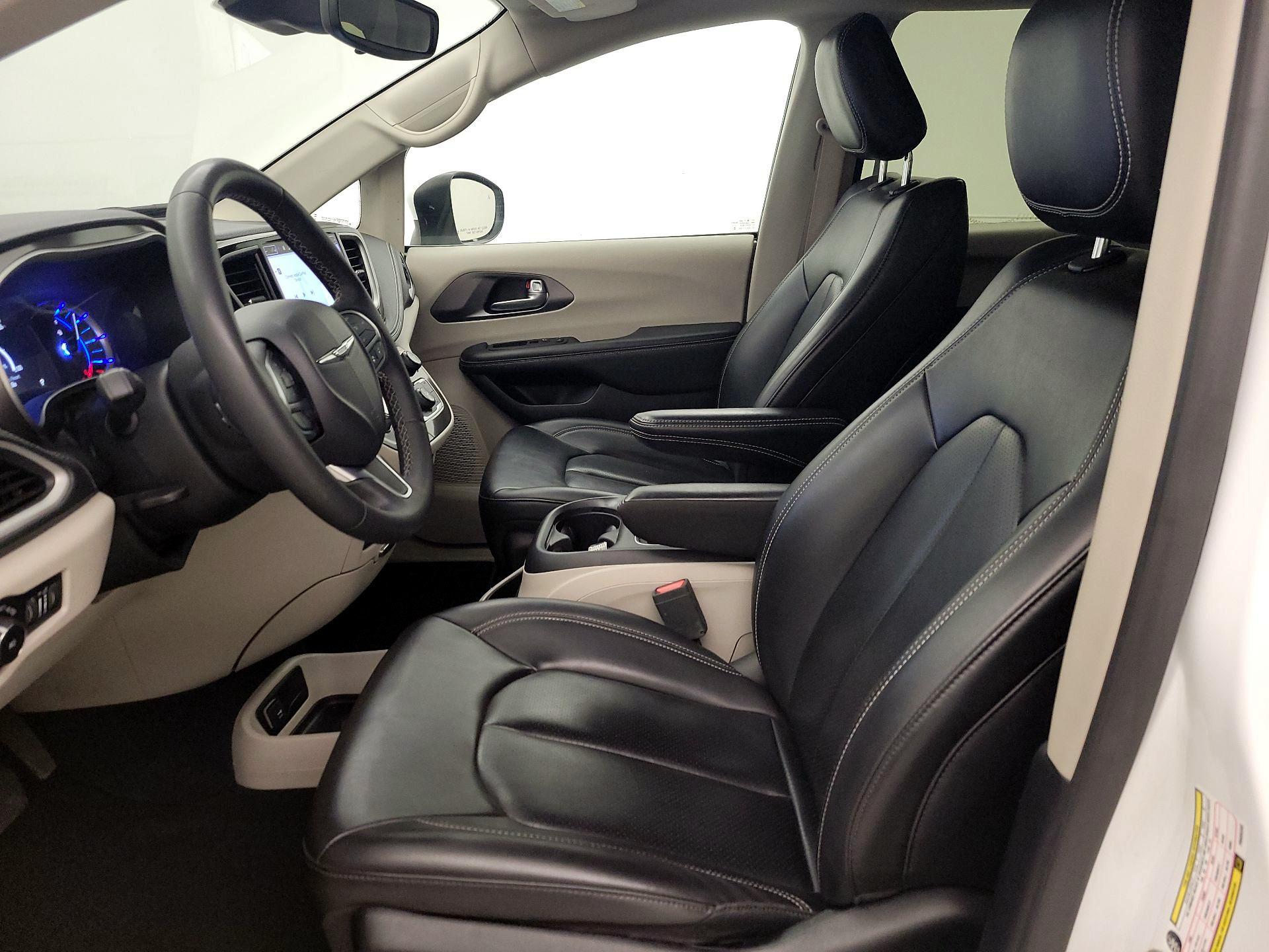 Thumbnail: 2023 Chrysler Pacifica - 11