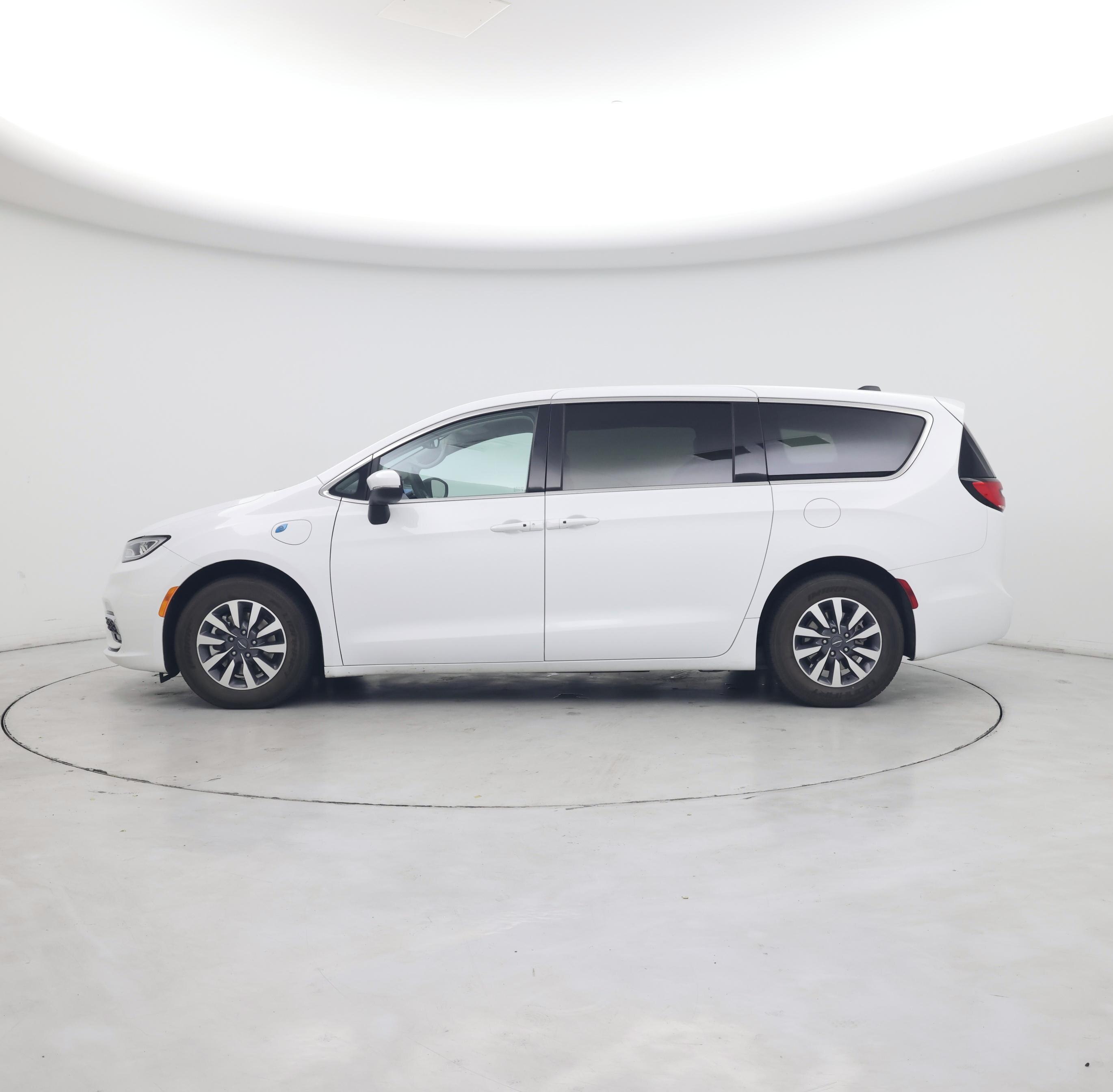 Thumbnail: 2023 Chrysler Pacifica - 3