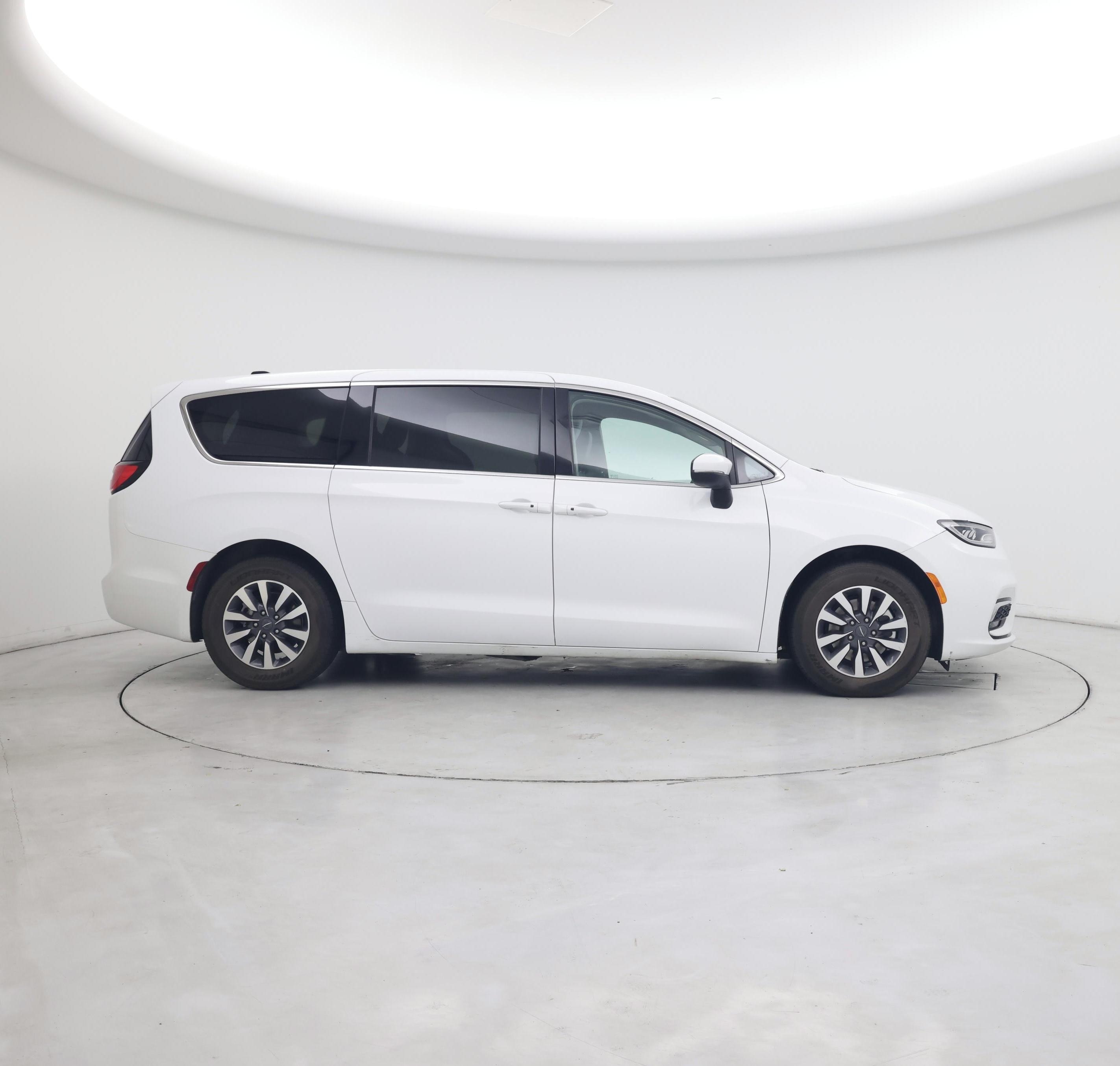 Thumbnail: 2023 Chrysler Pacifica - 7