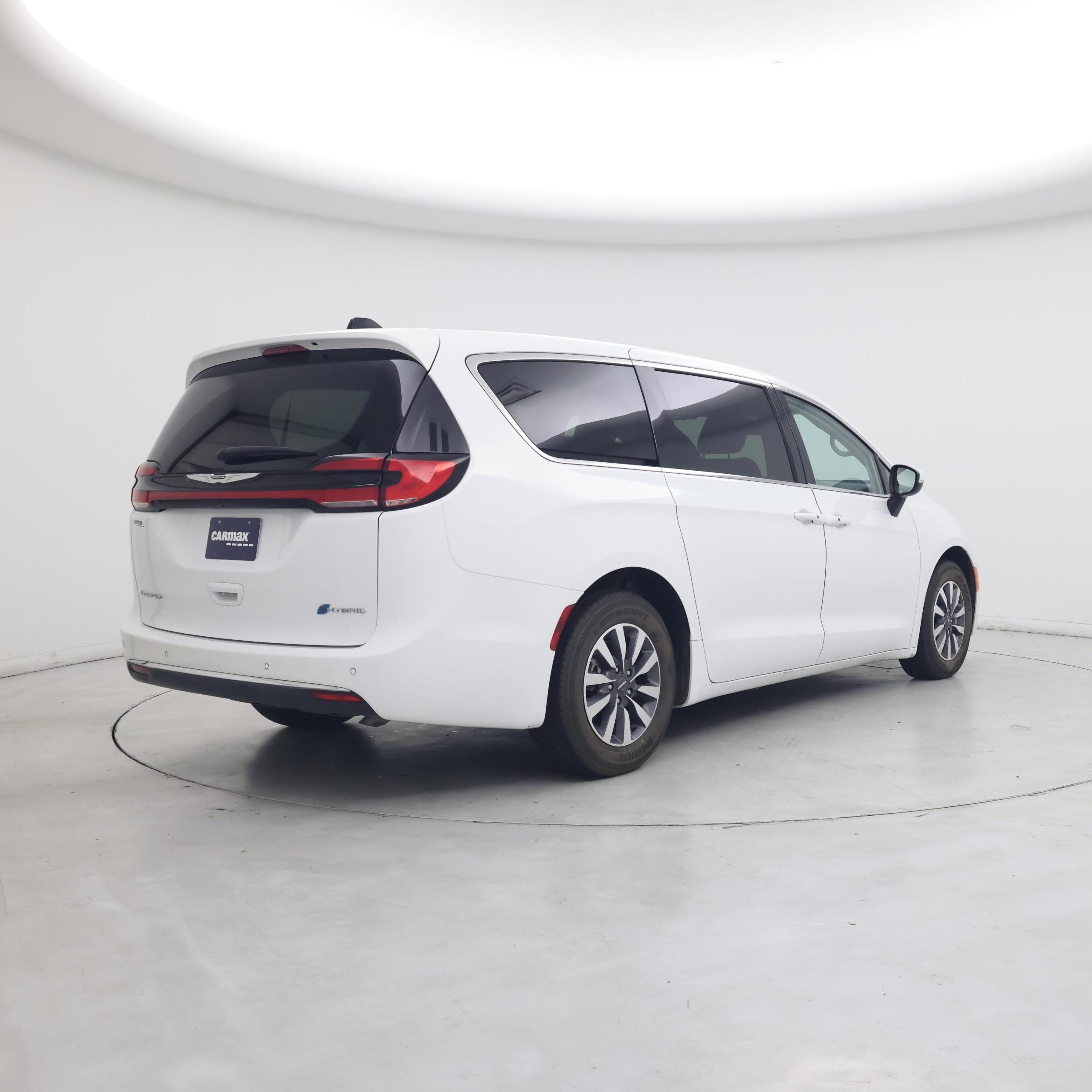 Thumbnail: 2023 Chrysler Pacifica - 8