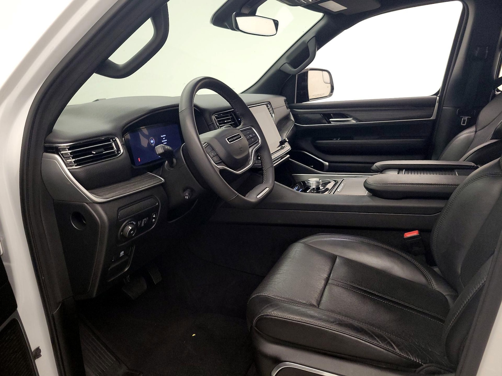 2024 Jeep Wagoneer L Series II - Photo 12