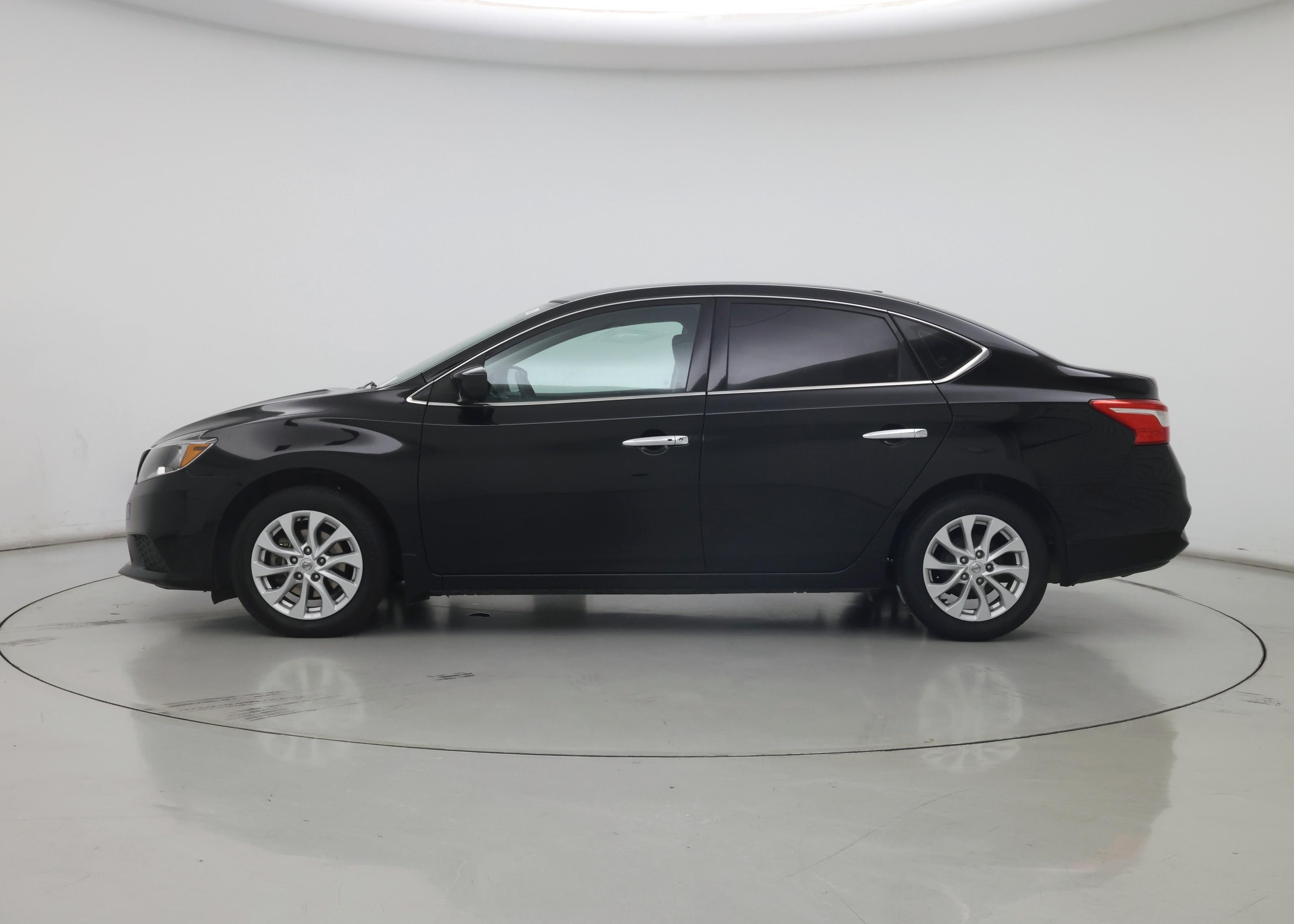 Thumbnail: 2018 Nissan Sentra - 3