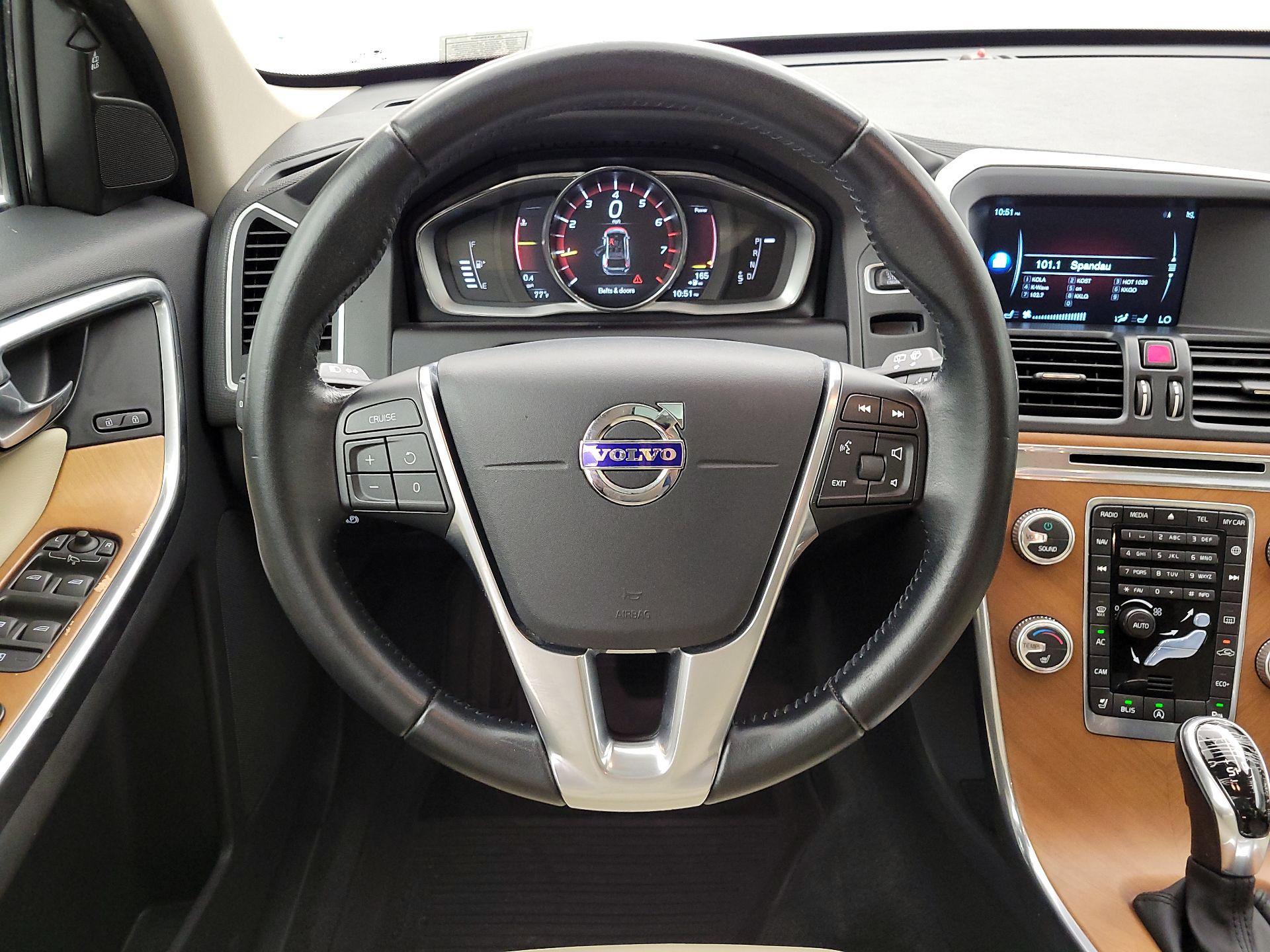 Thumbnail: 2017 Volvo XC60 - 10