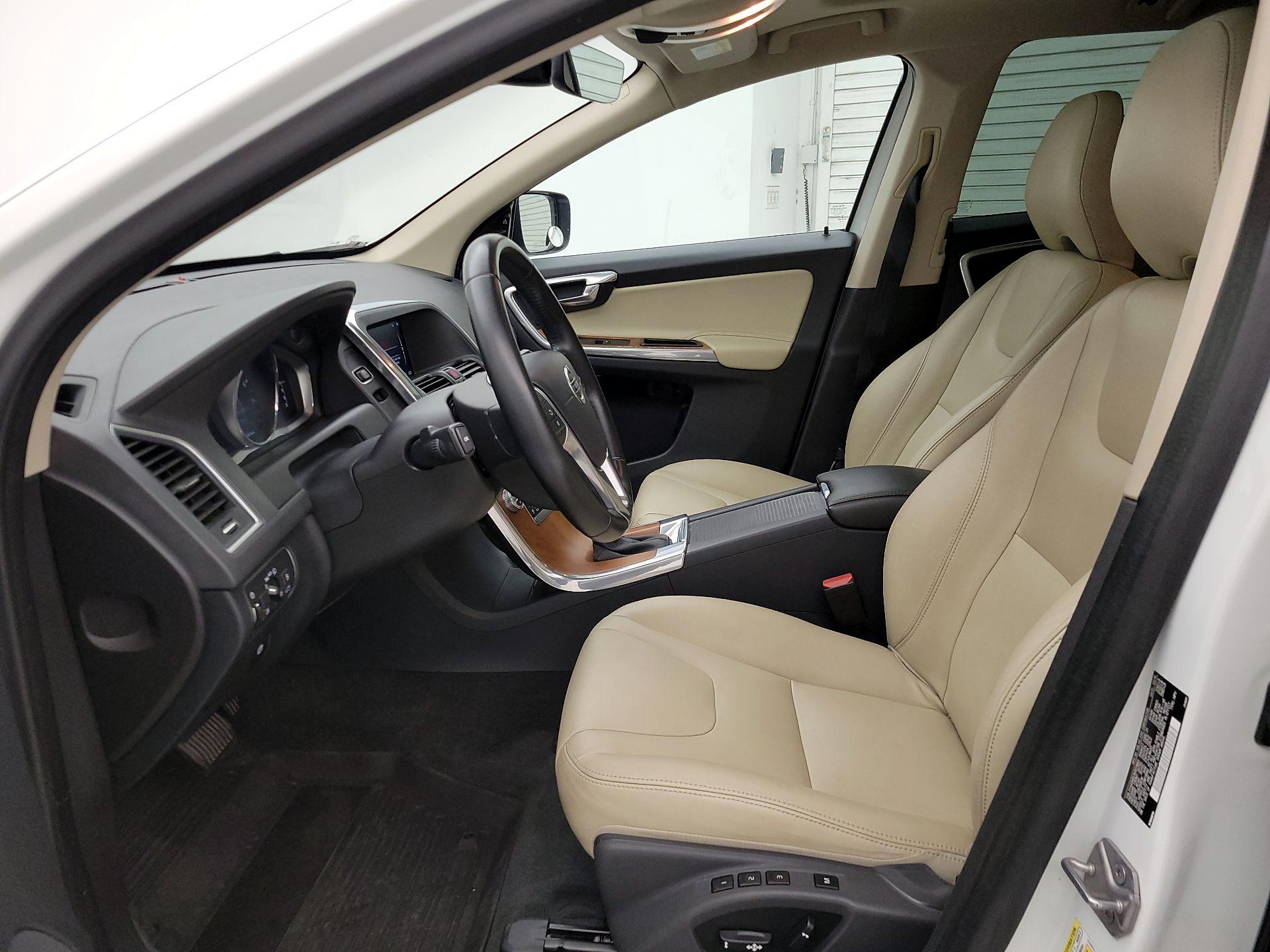 Thumbnail: 2017 Volvo XC60 - 11