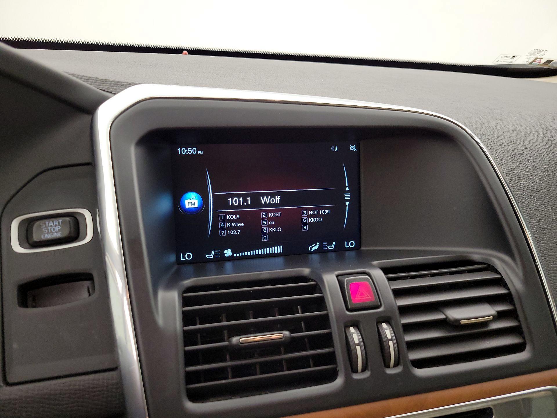 Thumbnail: 2017 Volvo XC60 - 15