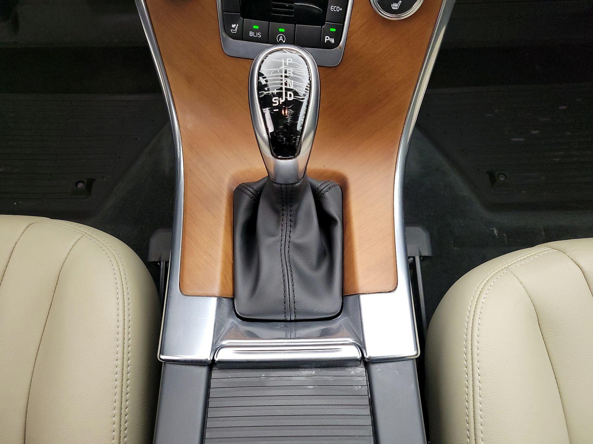 Thumbnail: 2017 Volvo XC60 - 17