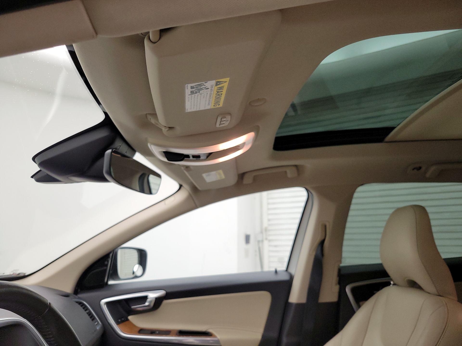 Thumbnail: 2017 Volvo XC60 - 19