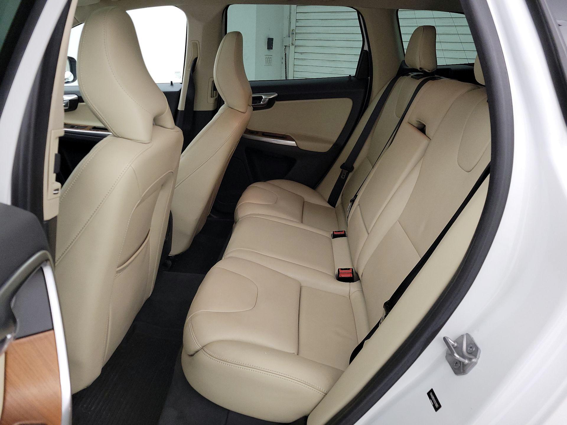 Thumbnail: 2017 Volvo XC60 - 20