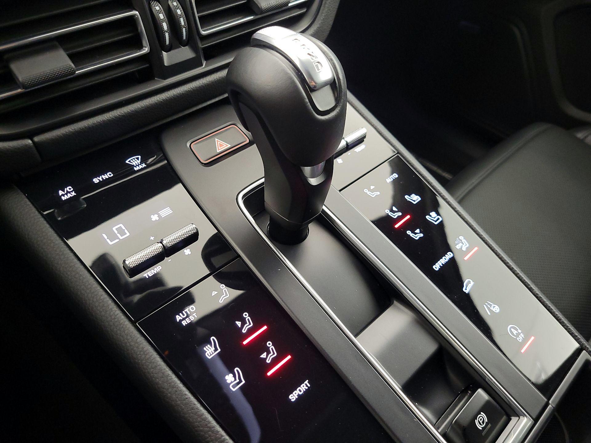 Thumbnail: 2024 Porsche Macan - 17