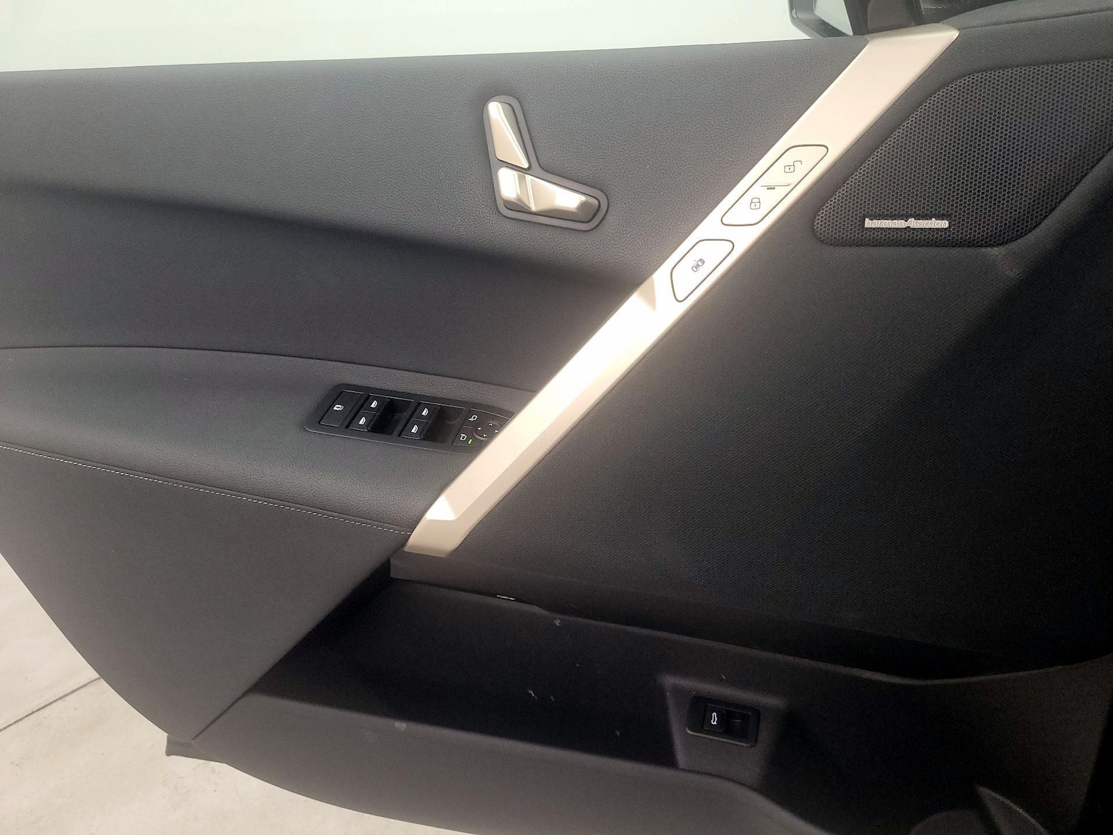 2023 BMW iX Base - Photo 13