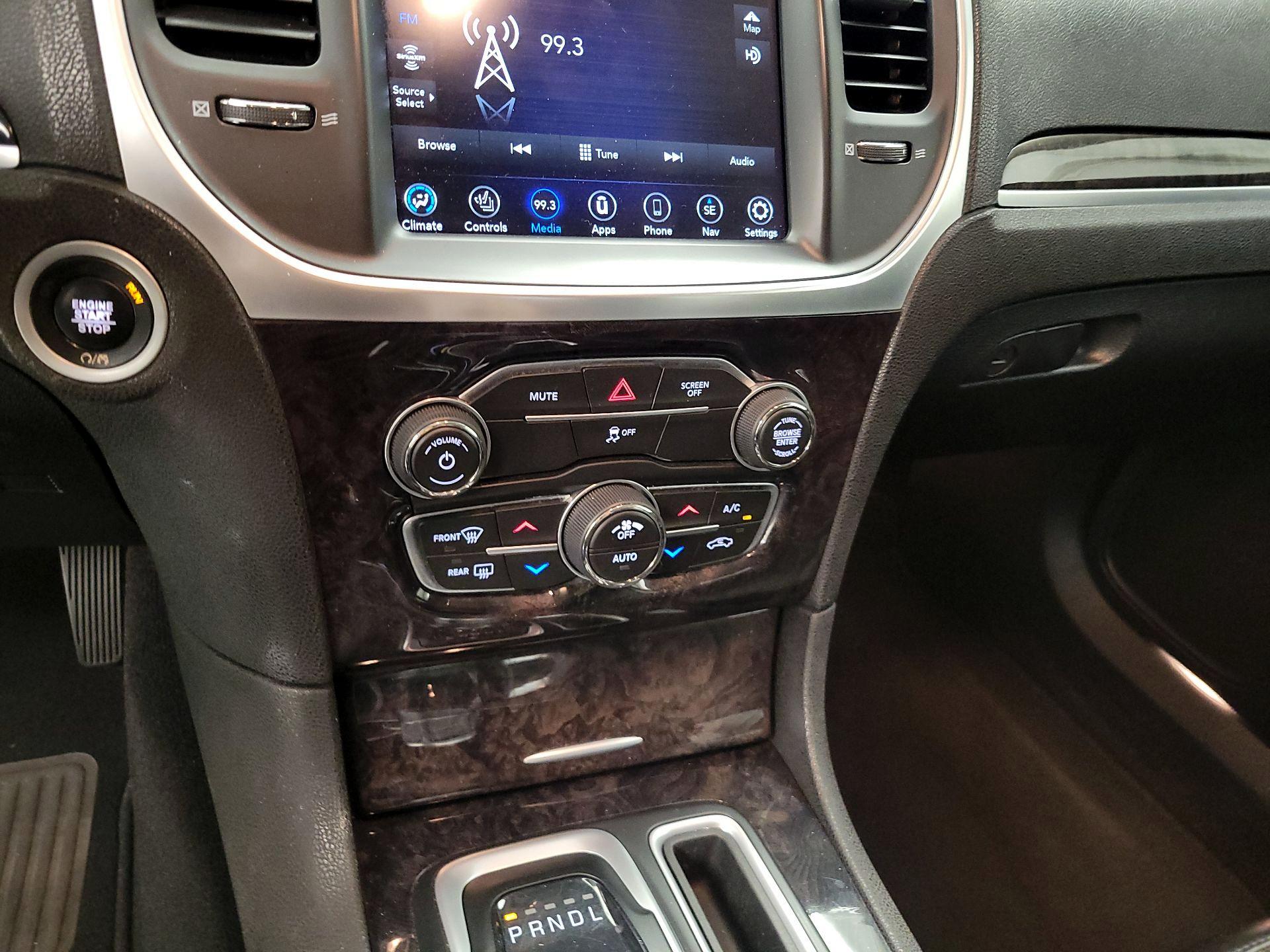 Thumbnail: 2020 Chrysler 300 - 17