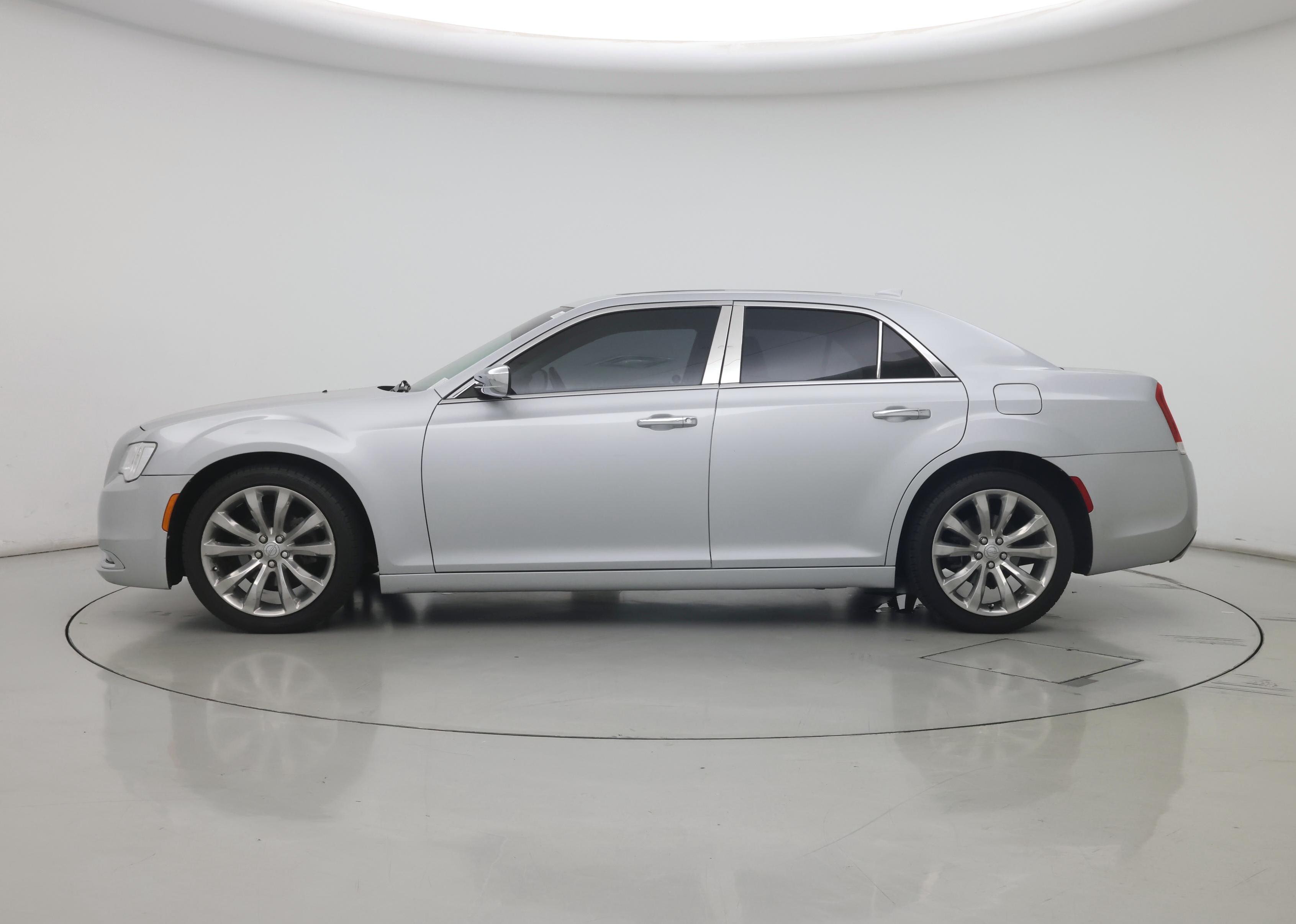 Thumbnail: 2020 Chrysler 300 - 3