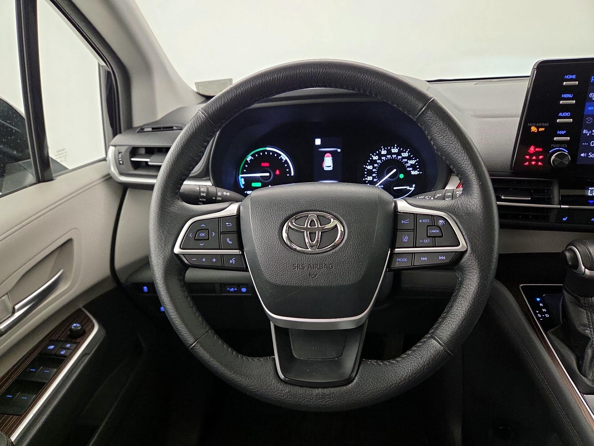 Thumbnail: 2023 Toyota Sienna - 10
