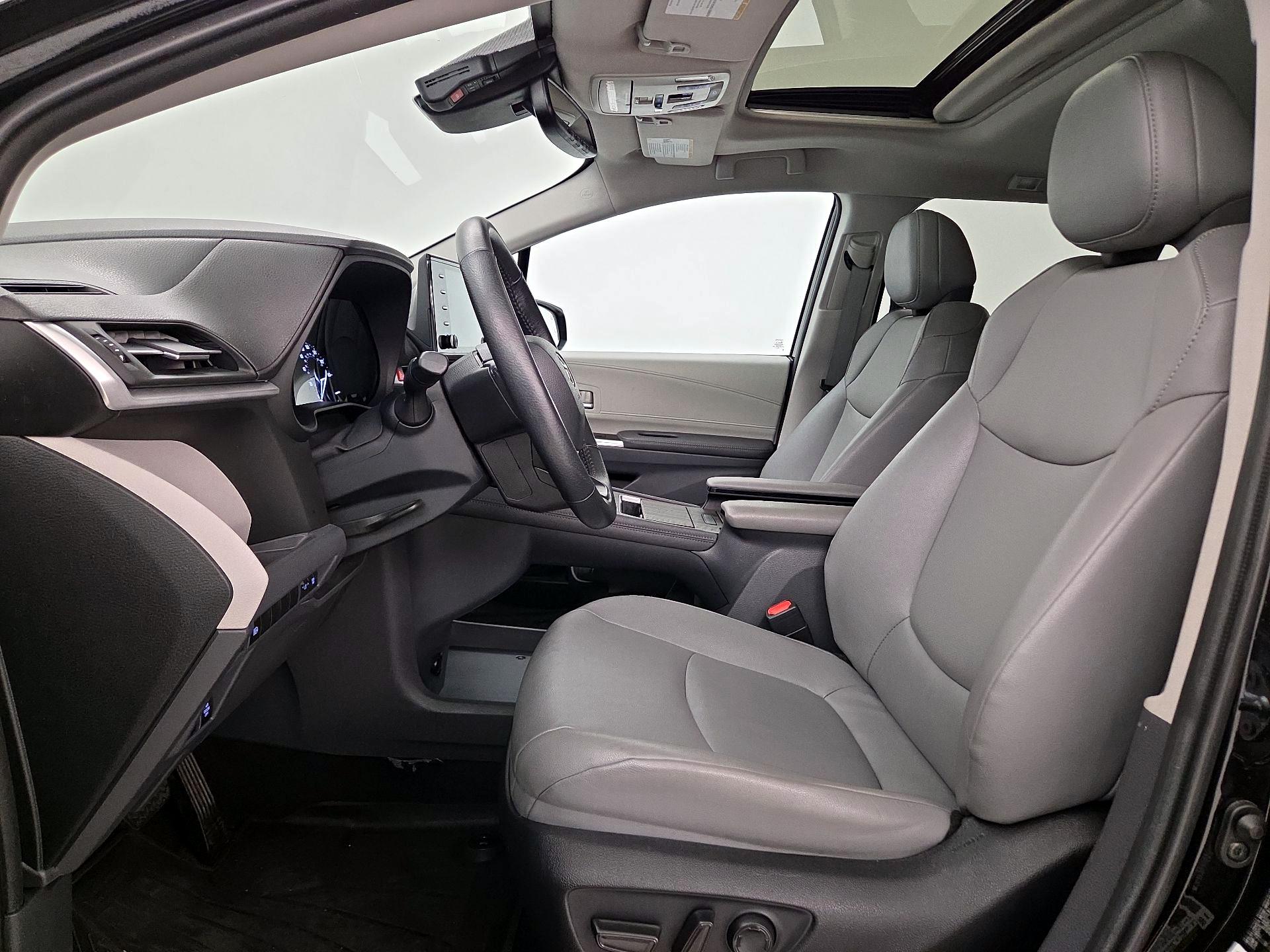 Thumbnail: 2023 Toyota Sienna - 11