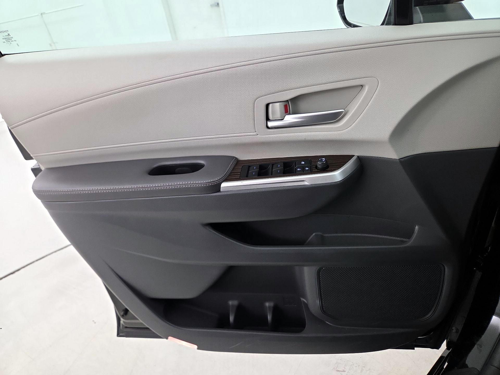 Thumbnail: 2023 Toyota Sienna - 12